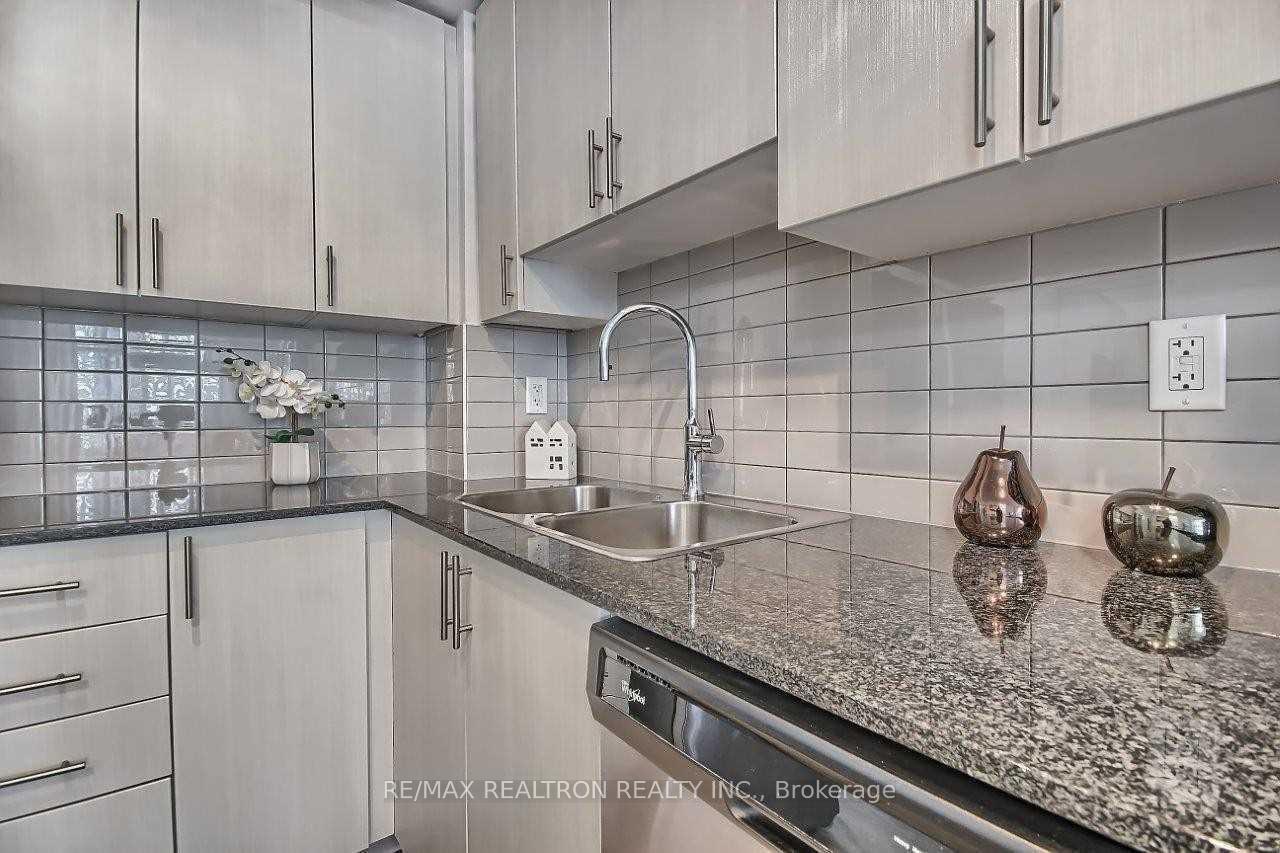 Photo 6 of Unit 912, 7890 Bathurst Street, Vaughan, Beverley Glen — HOMEH