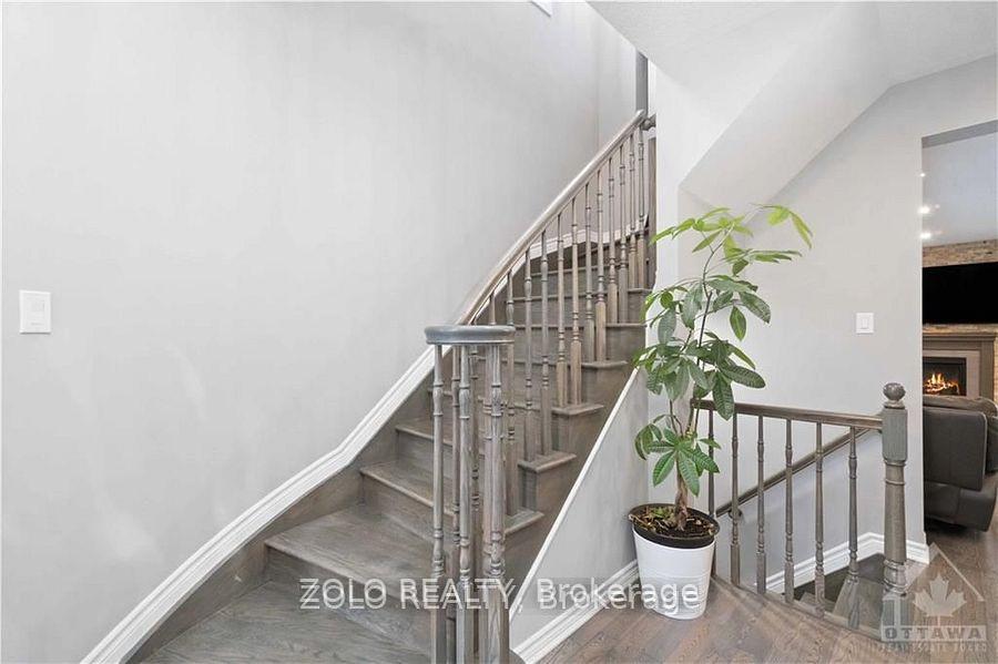 Photo 4 of 108 Flowing Creek Circle, Ottawa, Kanata - Emerald Meadows/Trailwest — HOMEH