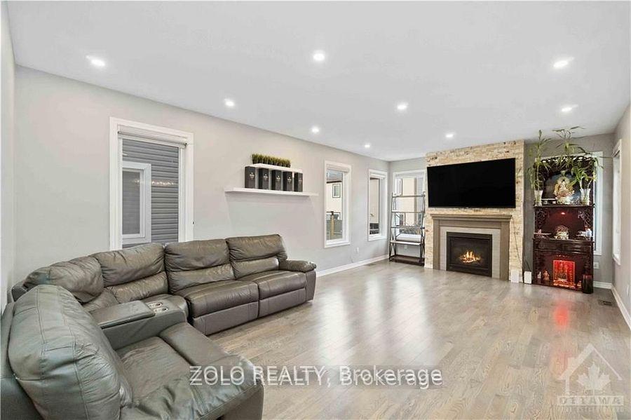 Photo 5 of 108 Flowing Creek Circle, Ottawa, Kanata - Emerald Meadows/Trailwest — HOMEH