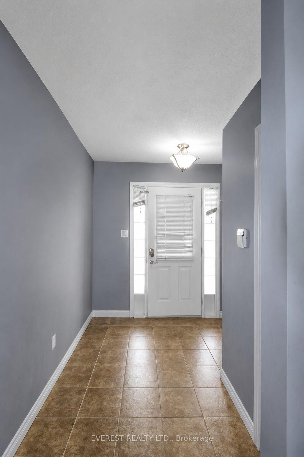 Photo 4 of 1686 Blackmaple Crescent, London, East A — HOMEH