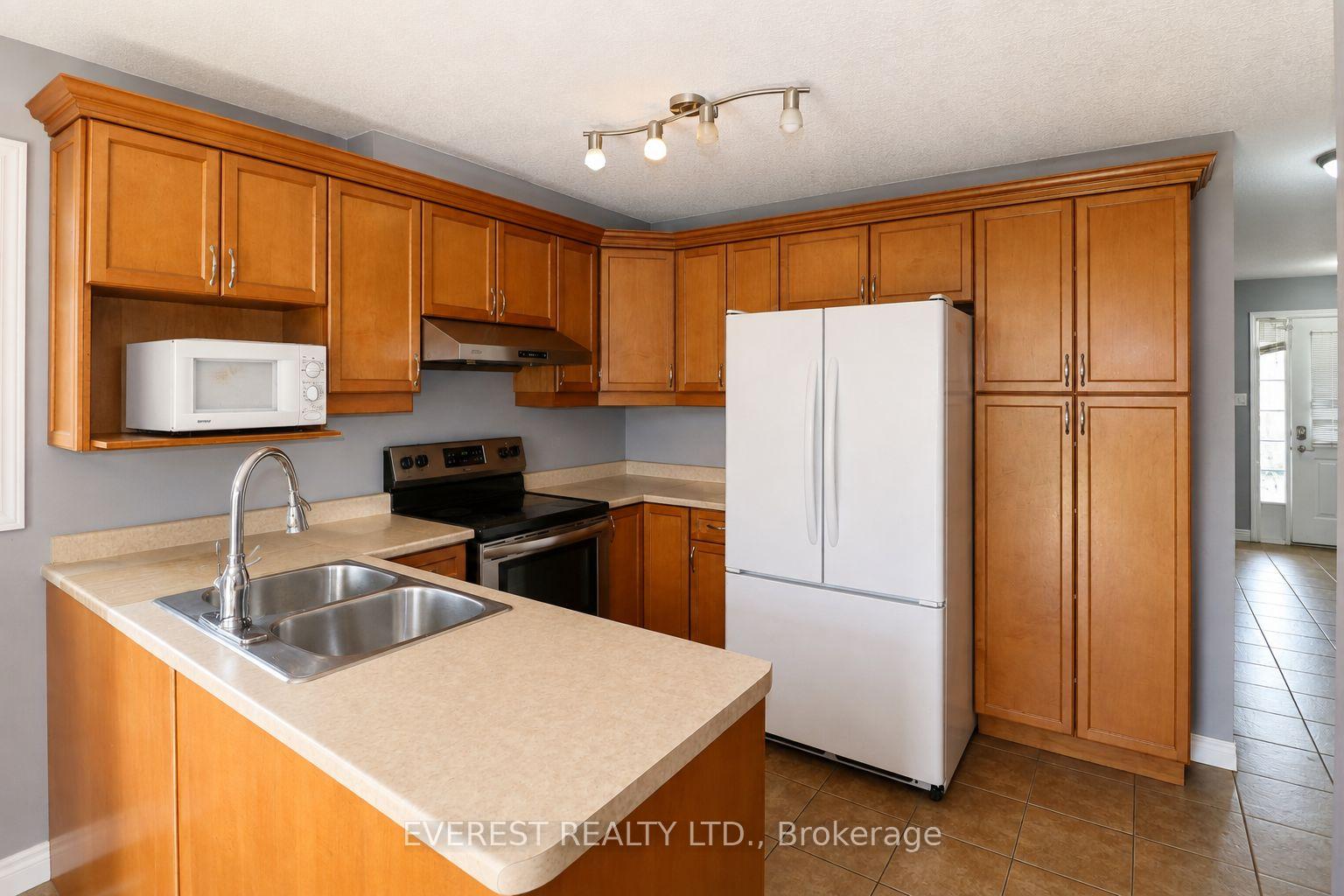 Photo 7 of 1686 Blackmaple Crescent, London, East A — HOMEH
