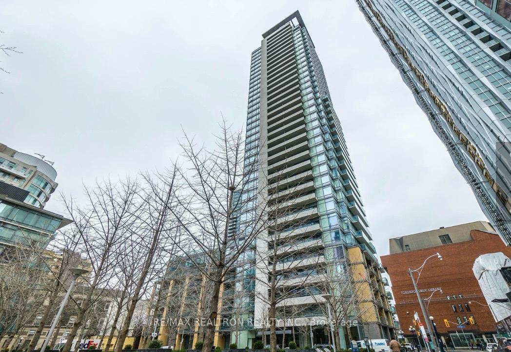 Front of Unit 1601, 18 Yorkville Avenue