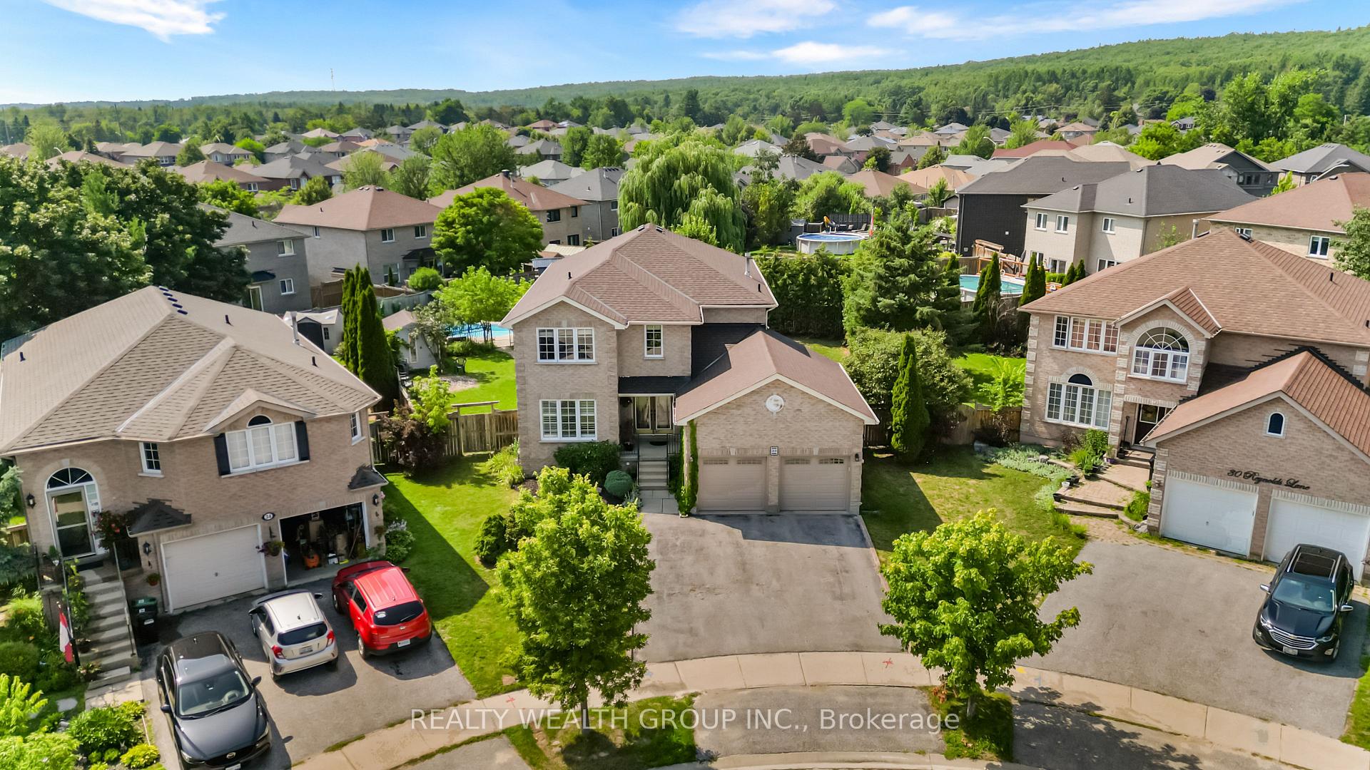 Photo 2 of 32 Reynolds Lane, Barrie, Edgehill Drive — HOMEH