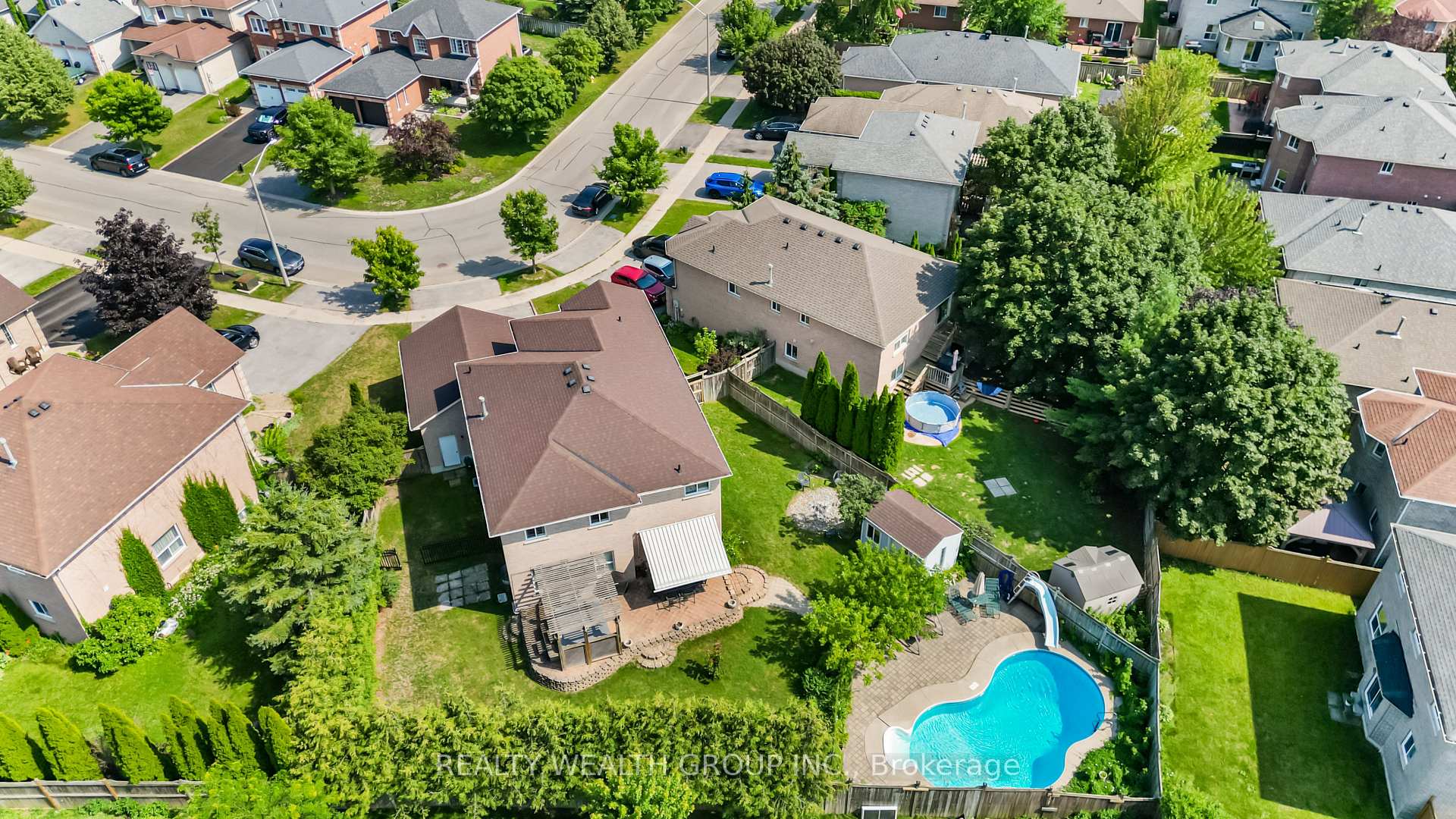 Photo 3 of 32 Reynolds Lane, Barrie, Edgehill Drive — HOMEH