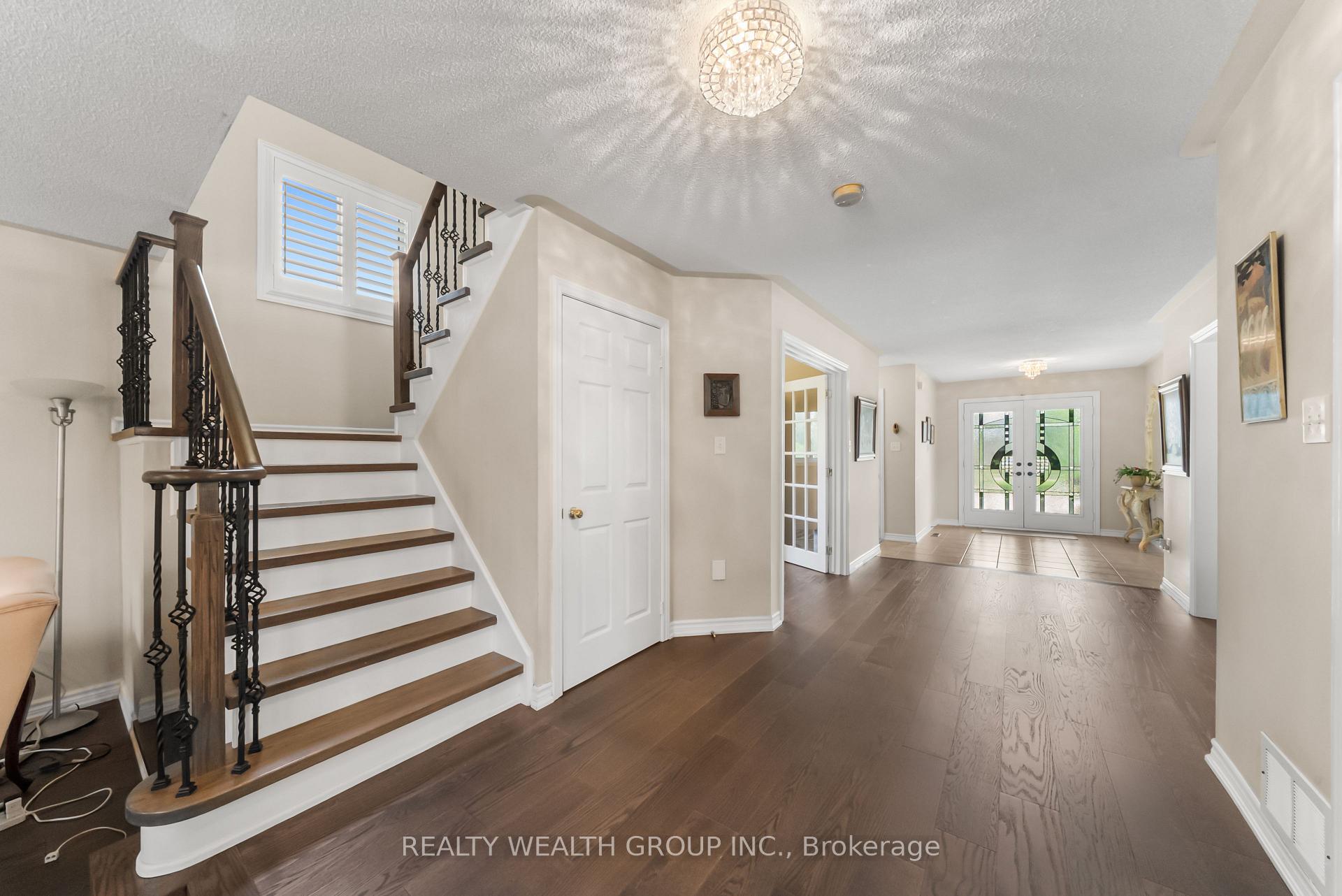 Photo 12 of 32 Reynolds Lane, Barrie, Edgehill Drive — HOMEH