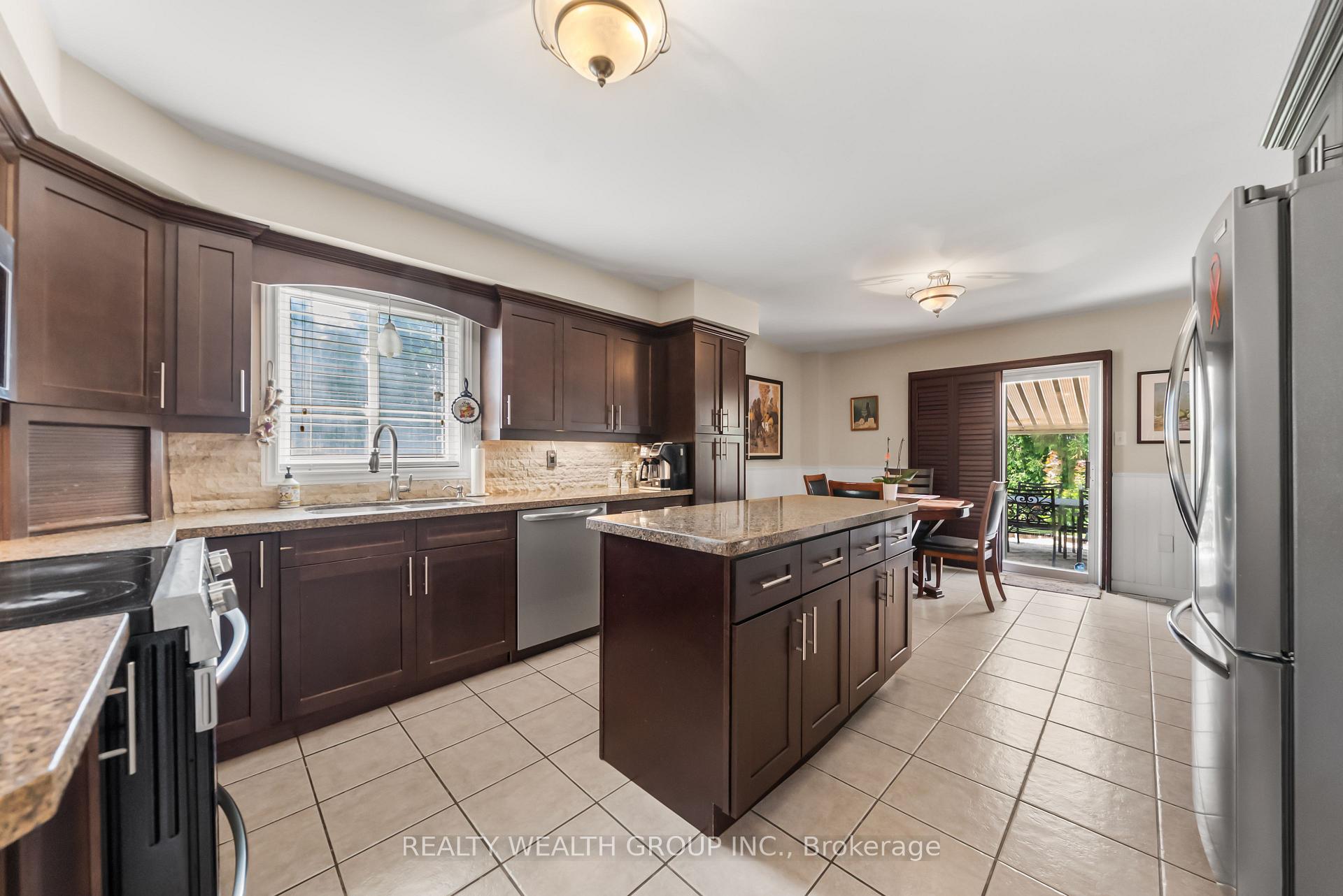 Photo 15 of 32 Reynolds Lane, Barrie, Edgehill Drive — HOMEH