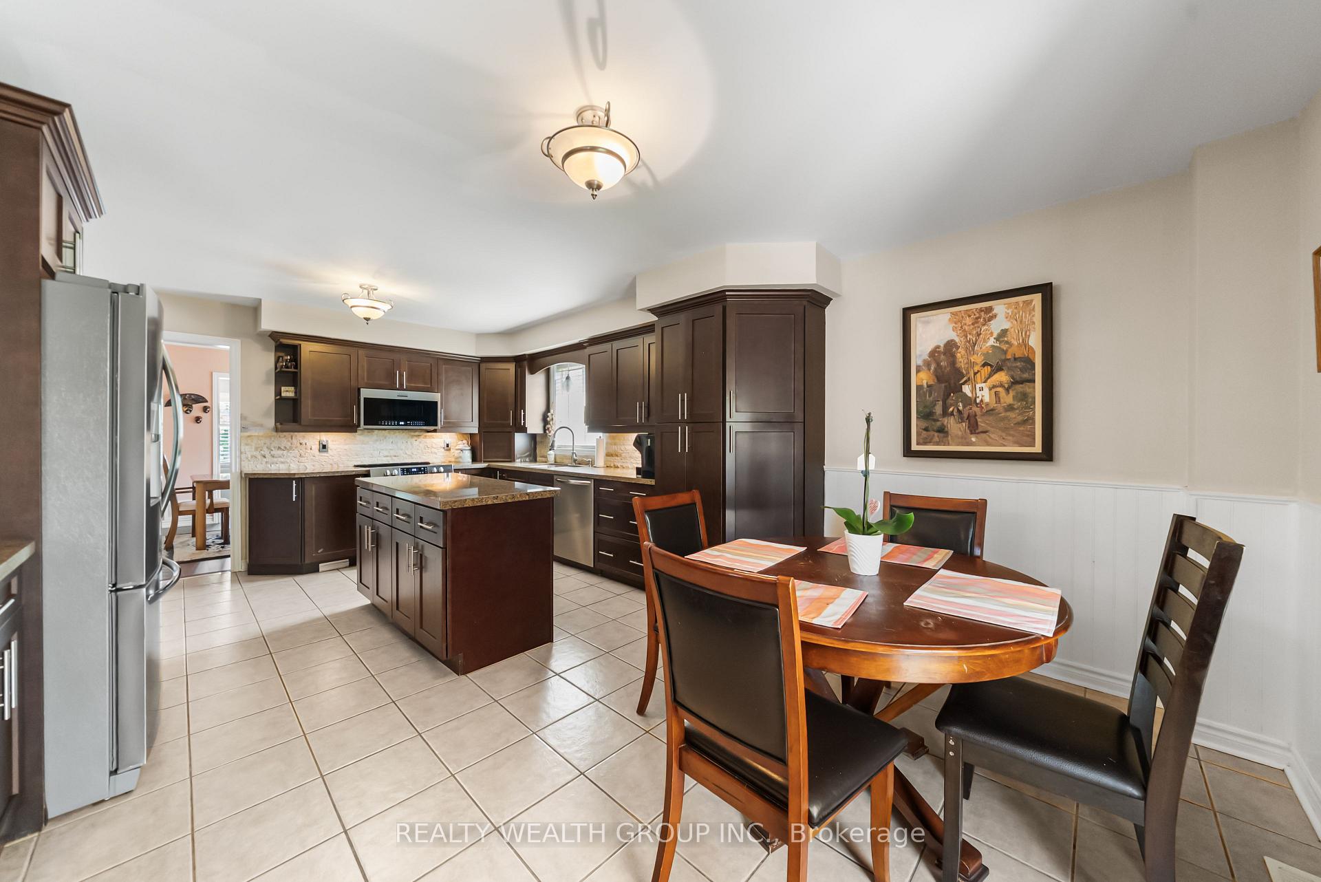 Photo 16 of 32 Reynolds Lane, Barrie, Edgehill Drive — HOMEH