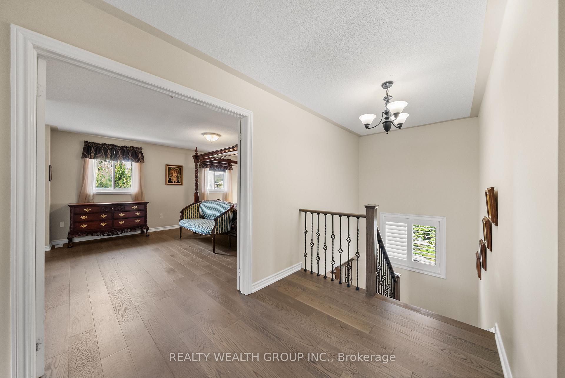 Photo 18 of 32 Reynolds Lane, Barrie, Edgehill Drive — HOMEH