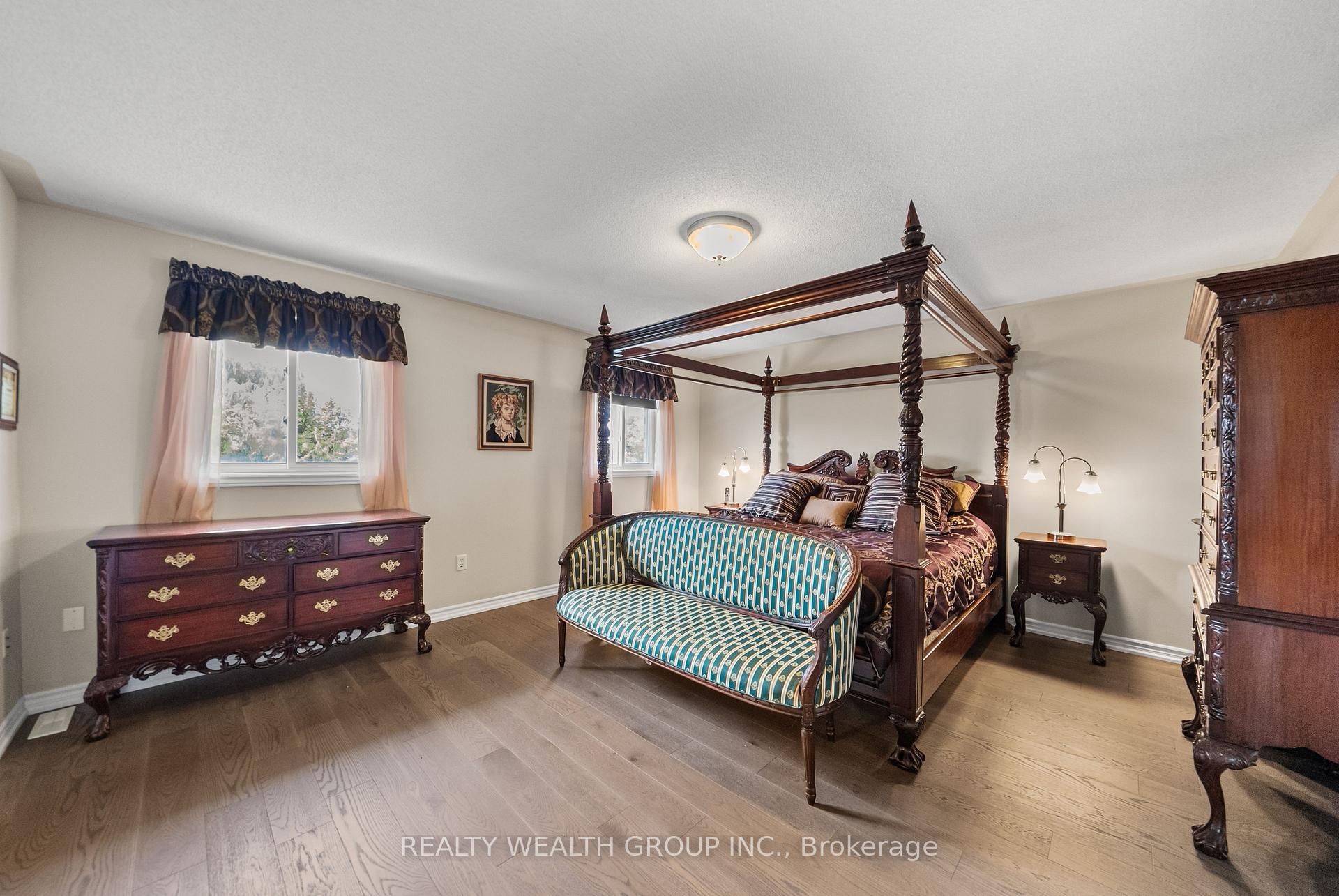 Photo 20 of 32 Reynolds Lane, Barrie, Edgehill Drive — HOMEH