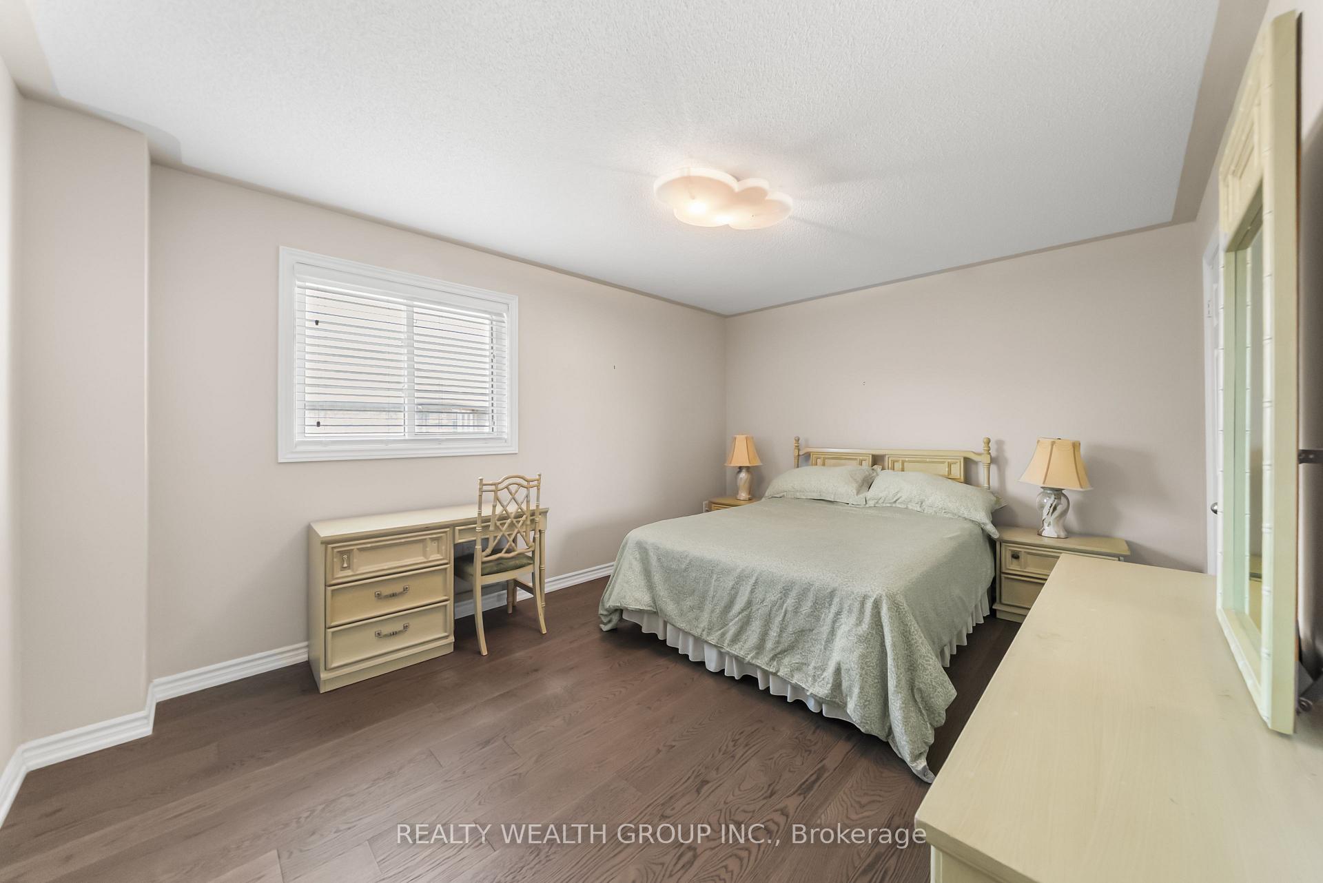 Photo 24 of 32 Reynolds Lane, Barrie, Edgehill Drive — HOMEH