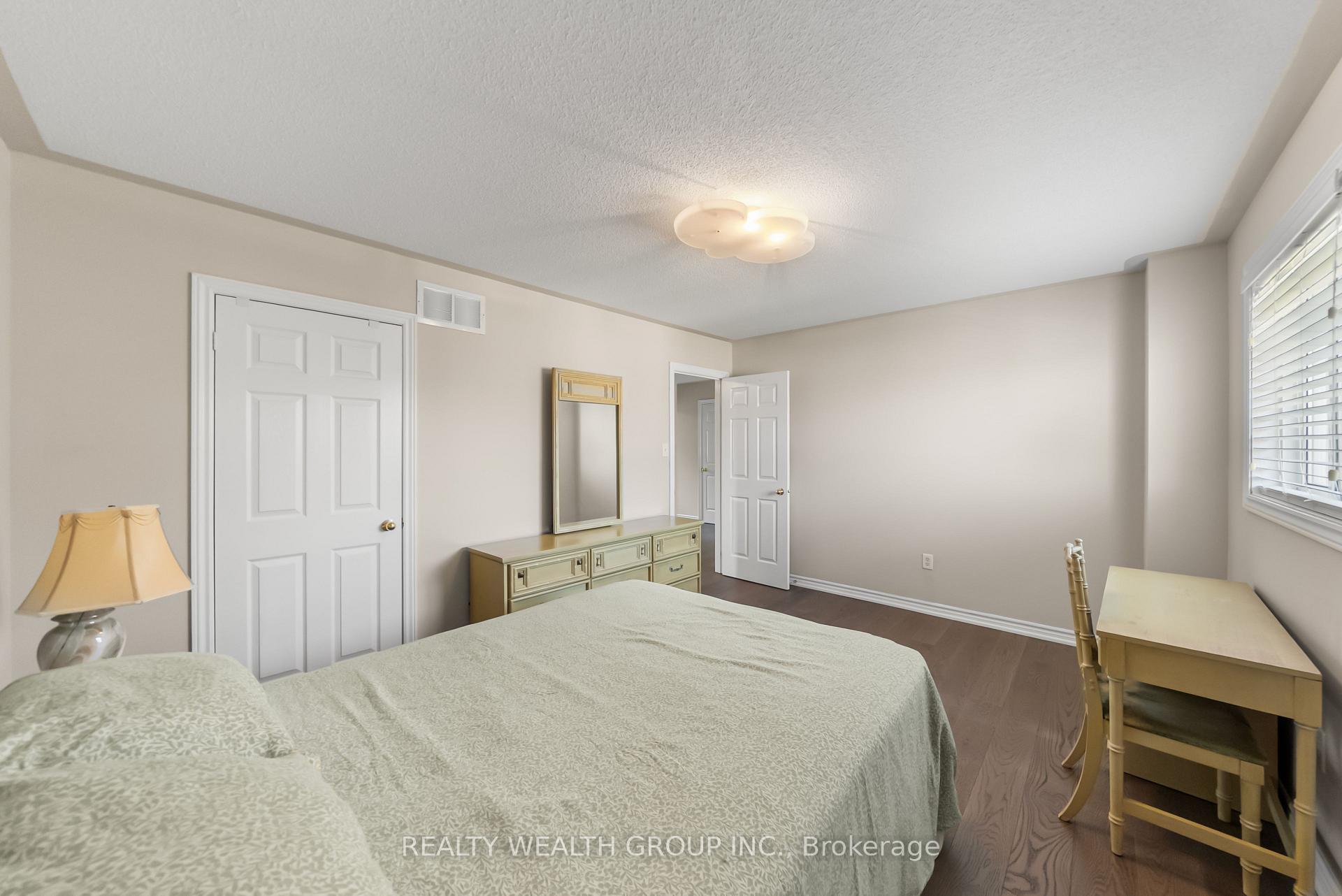 Photo 25 of 32 Reynolds Lane, Barrie, Edgehill Drive — HOMEH