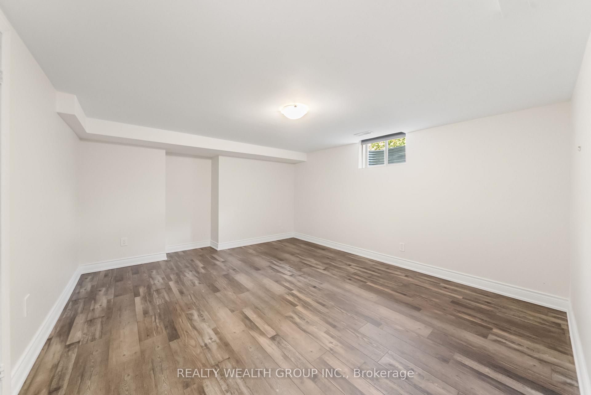 Photo 38 of 32 Reynolds Lane, Barrie, Edgehill Drive — HOMEH