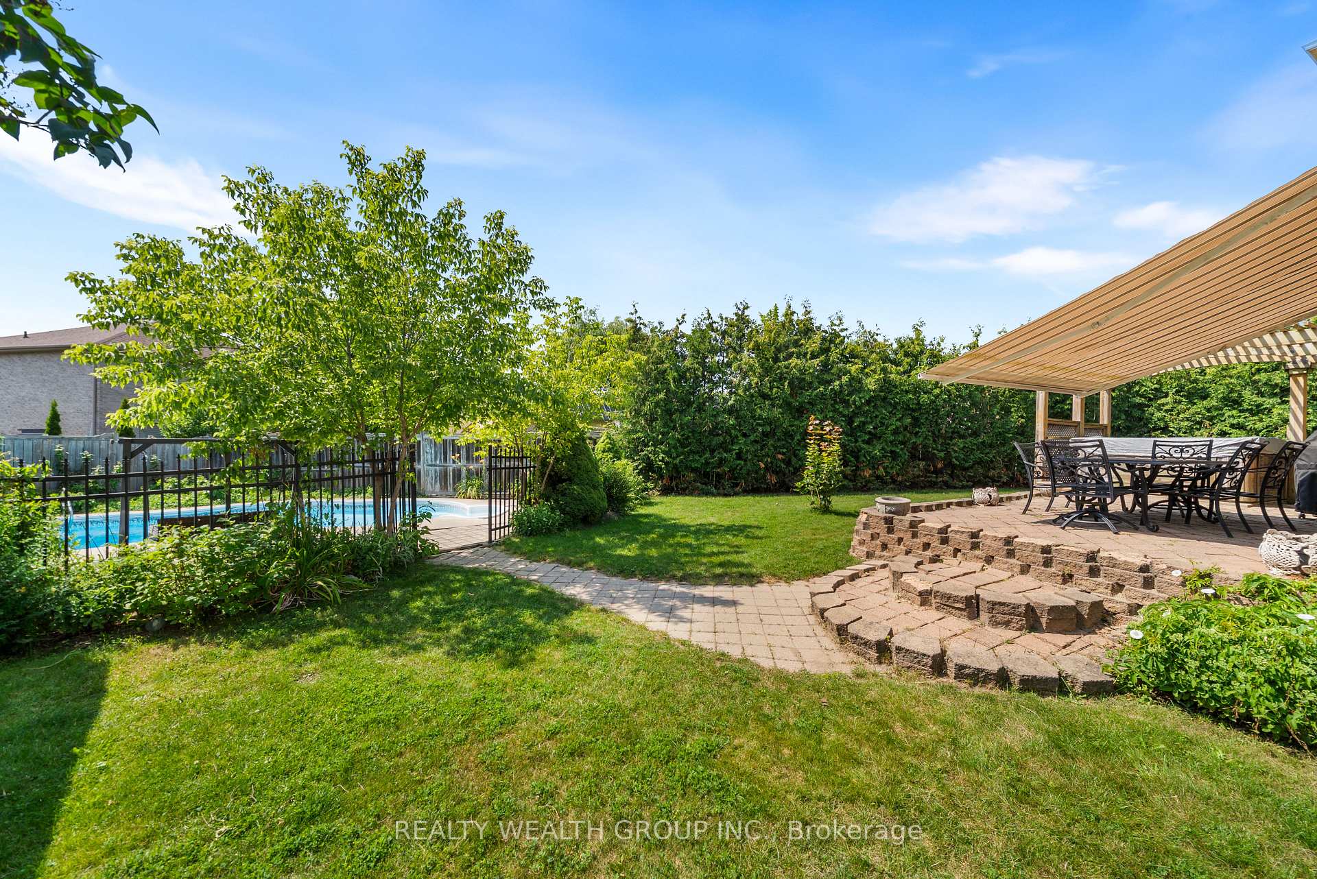 Photo 43 of 32 Reynolds Lane, Barrie, Edgehill Drive — HOMEH