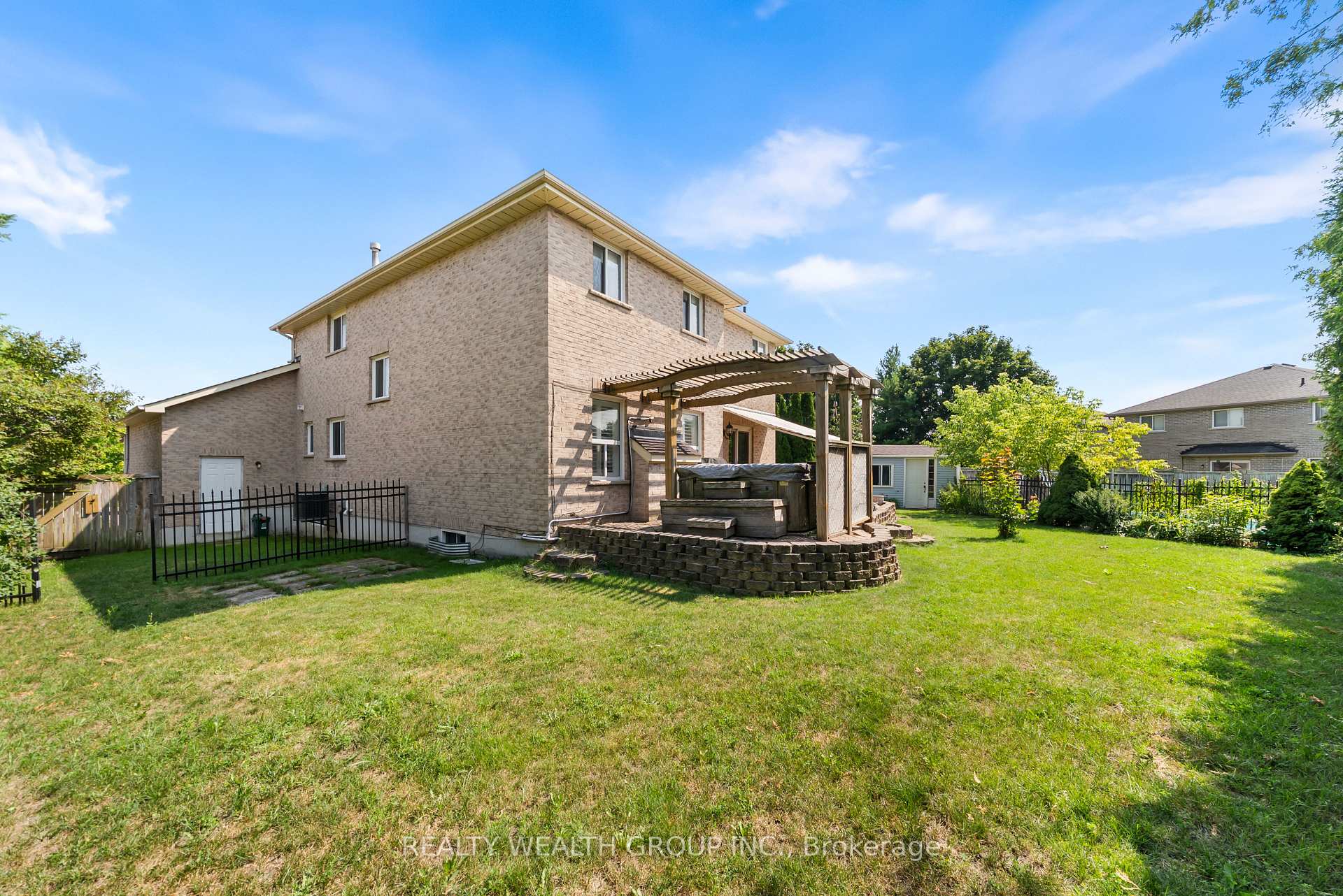 Photo 45 of 32 Reynolds Lane, Barrie, Edgehill Drive — HOMEH