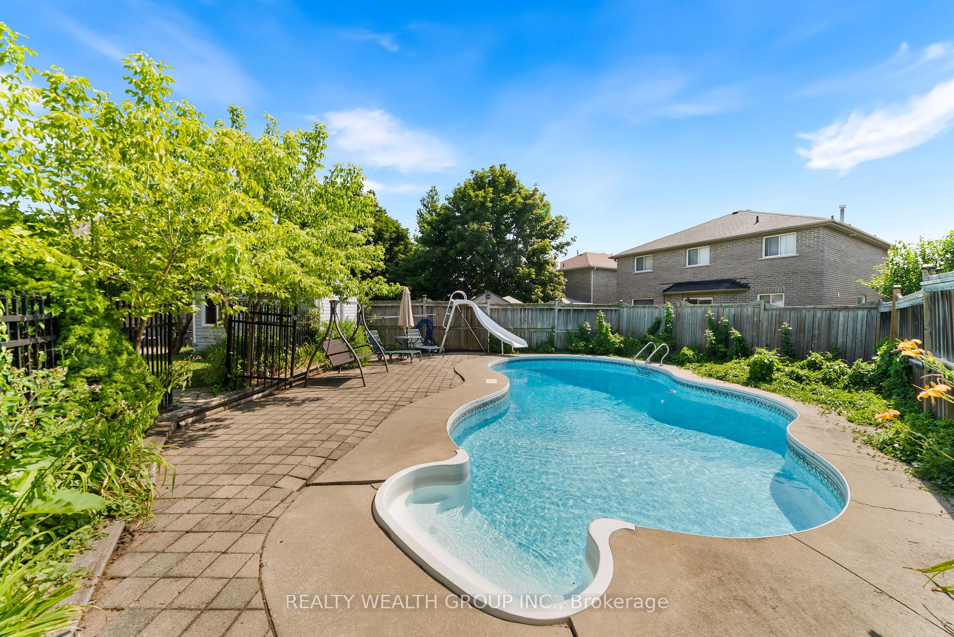 Photo 48 of 32 Reynolds Lane, Barrie, Edgehill Drive — HOMEH