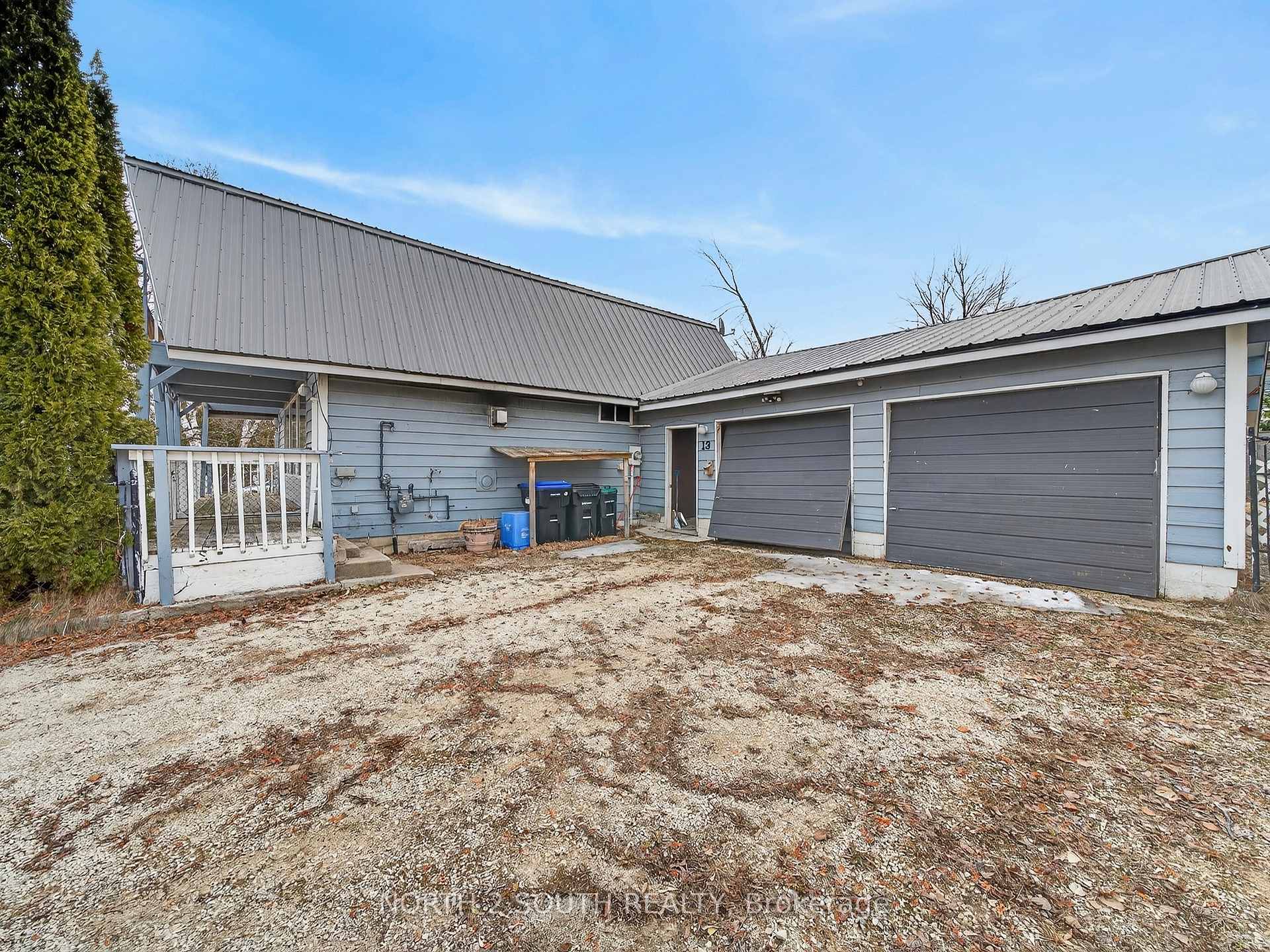 Photo 5 of 13 Bayview Avenue, Wasaga Beach — HOMEH