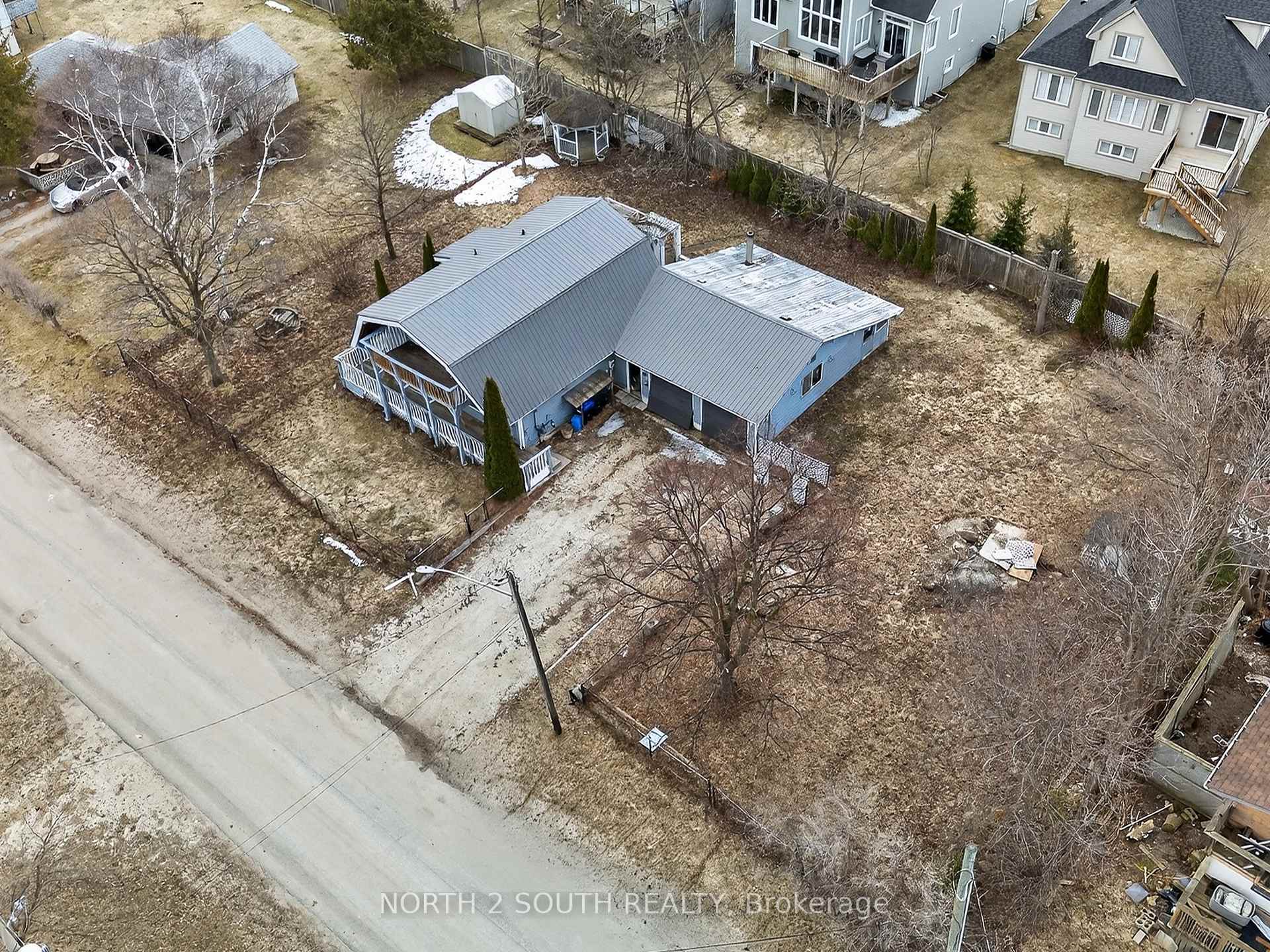 Photo 11 of 13 Bayview Avenue, Wasaga Beach — HOMEH