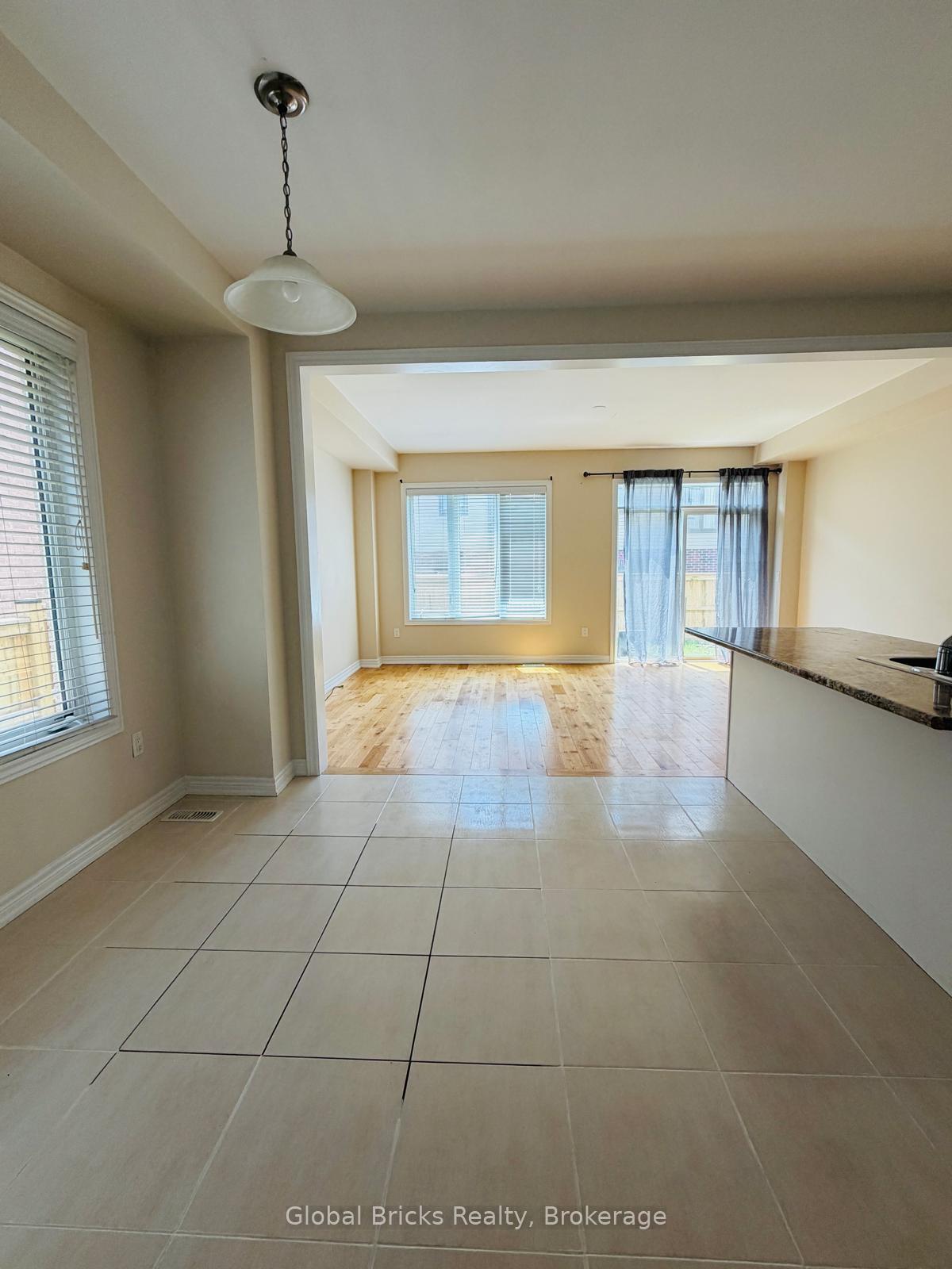 Photo 5 of 16 Talence Drive, Hamilton, Stoney Creek Mountain — HOMEH
