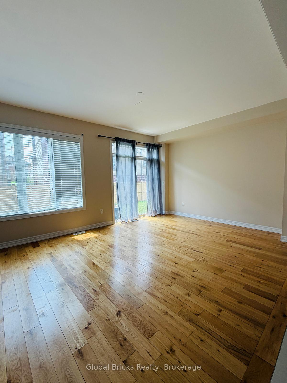 Photo 11 of 16 Talence Drive, Hamilton, Stoney Creek Mountain — HOMEH
