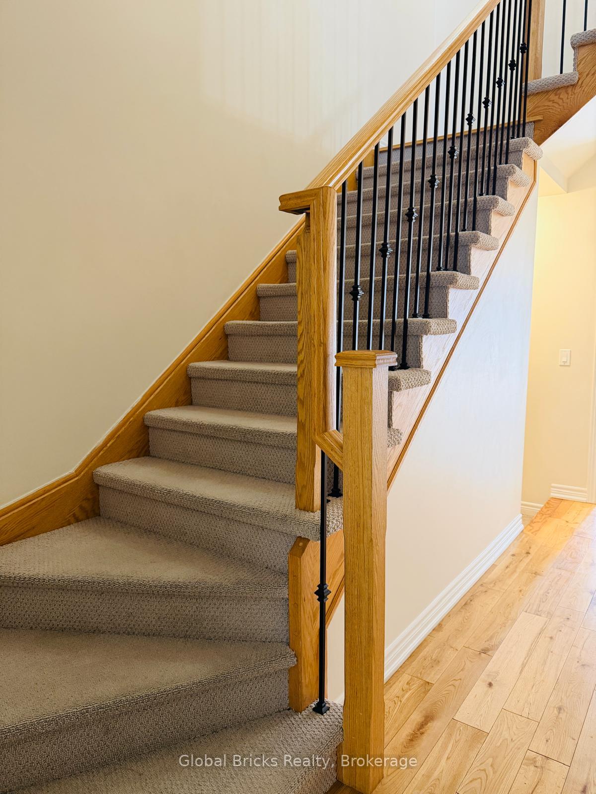 Photo 13 of 16 Talence Drive, Hamilton, Stoney Creek Mountain — HOMEH