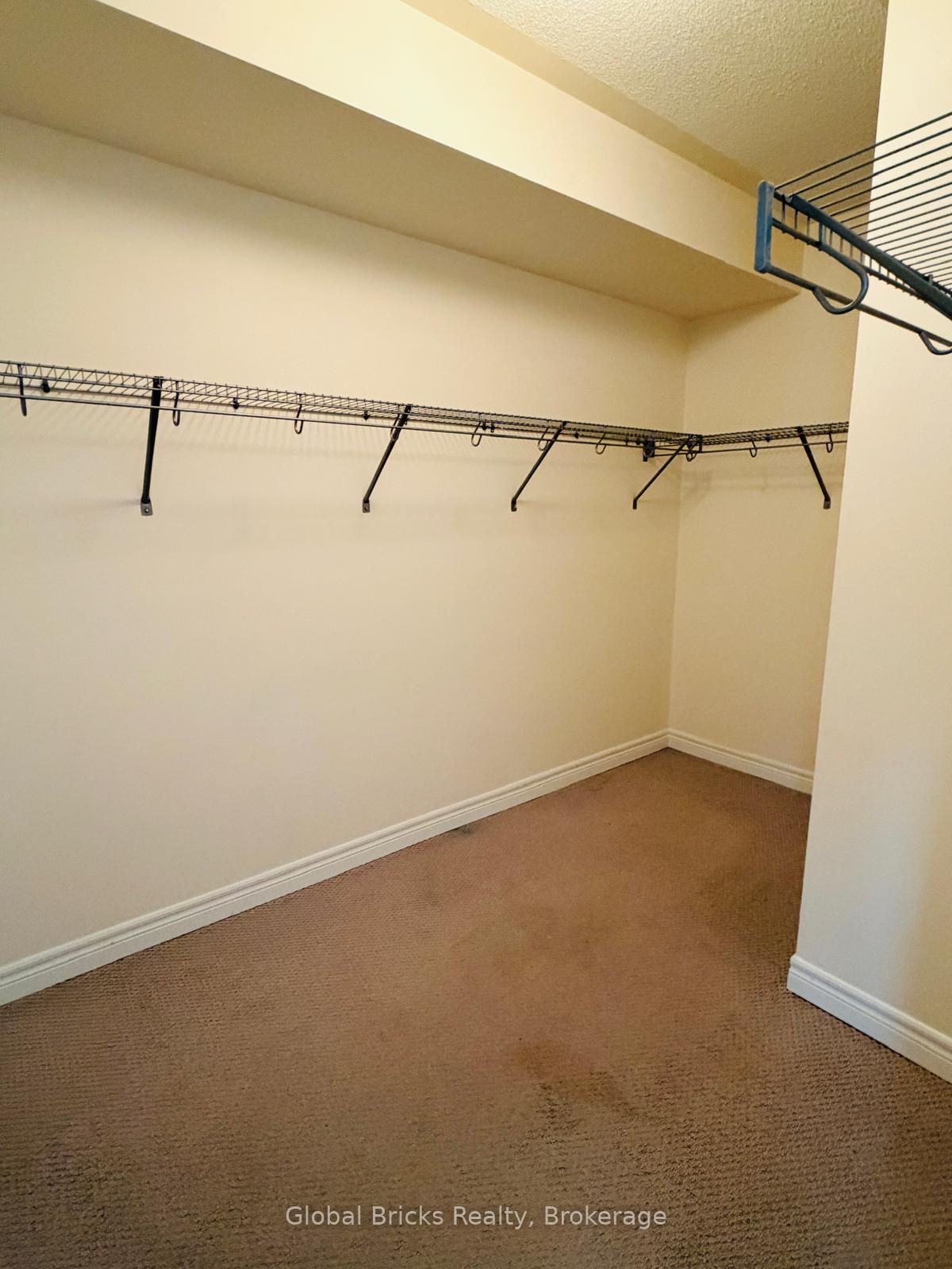 Photo 18 of 16 Talence Drive, Hamilton, Stoney Creek Mountain — HOMEH