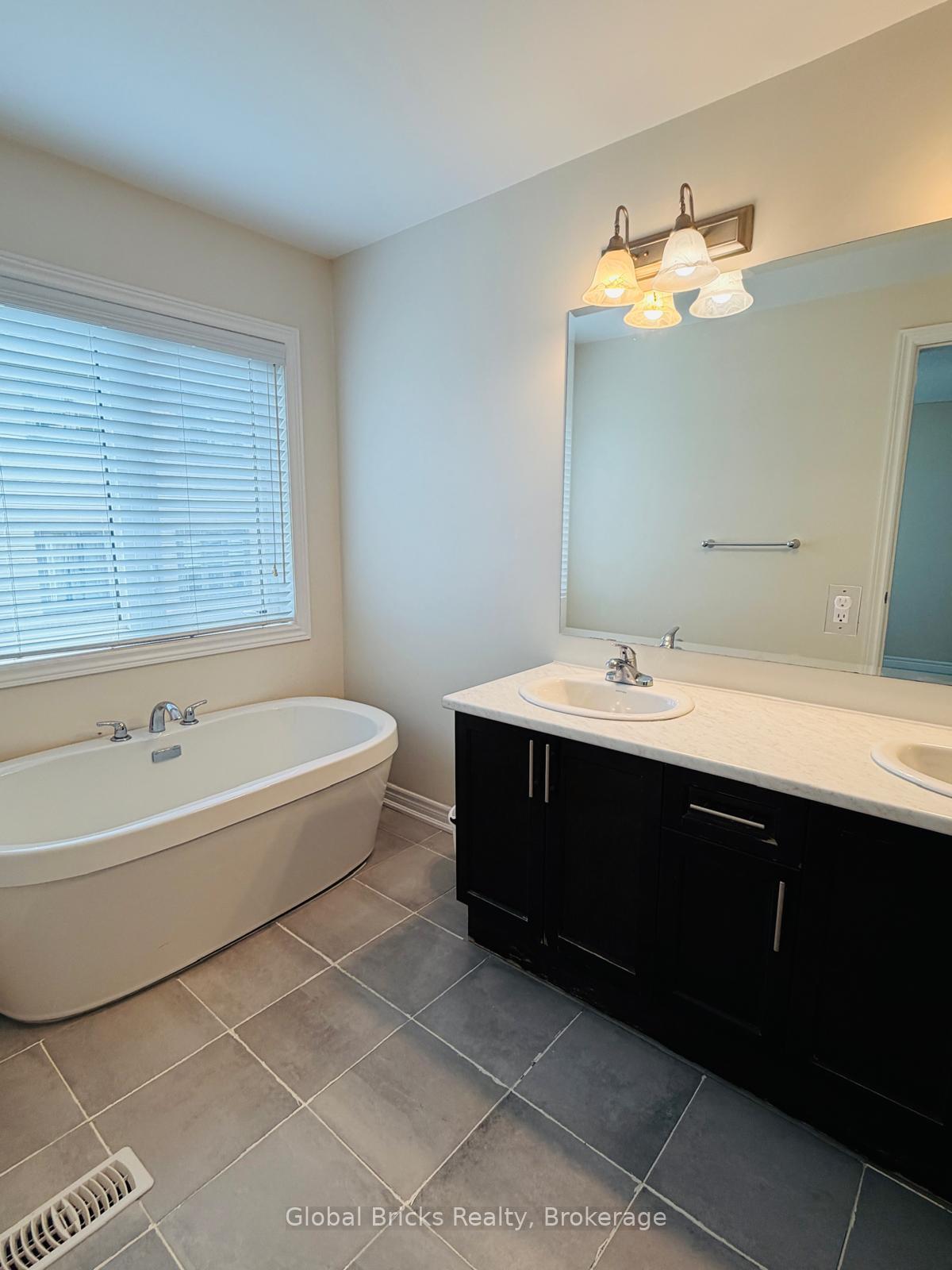 Photo 19 of 16 Talence Drive, Hamilton, Stoney Creek Mountain — HOMEH