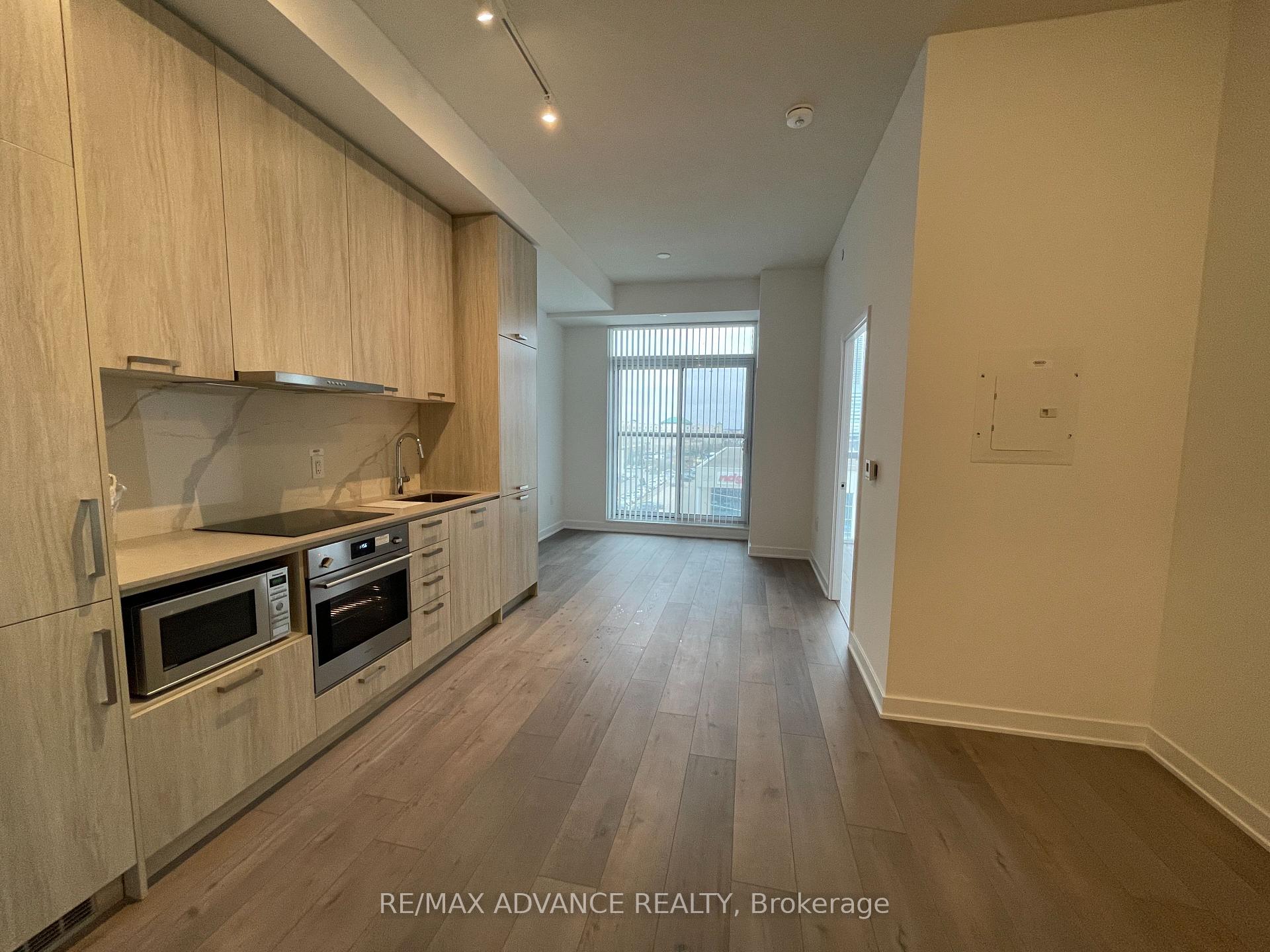 Photo 3 of Unit 521, 10 Honeycrisp Crescent, Vaughan, Vaughan Corporate Centre — HOMEH