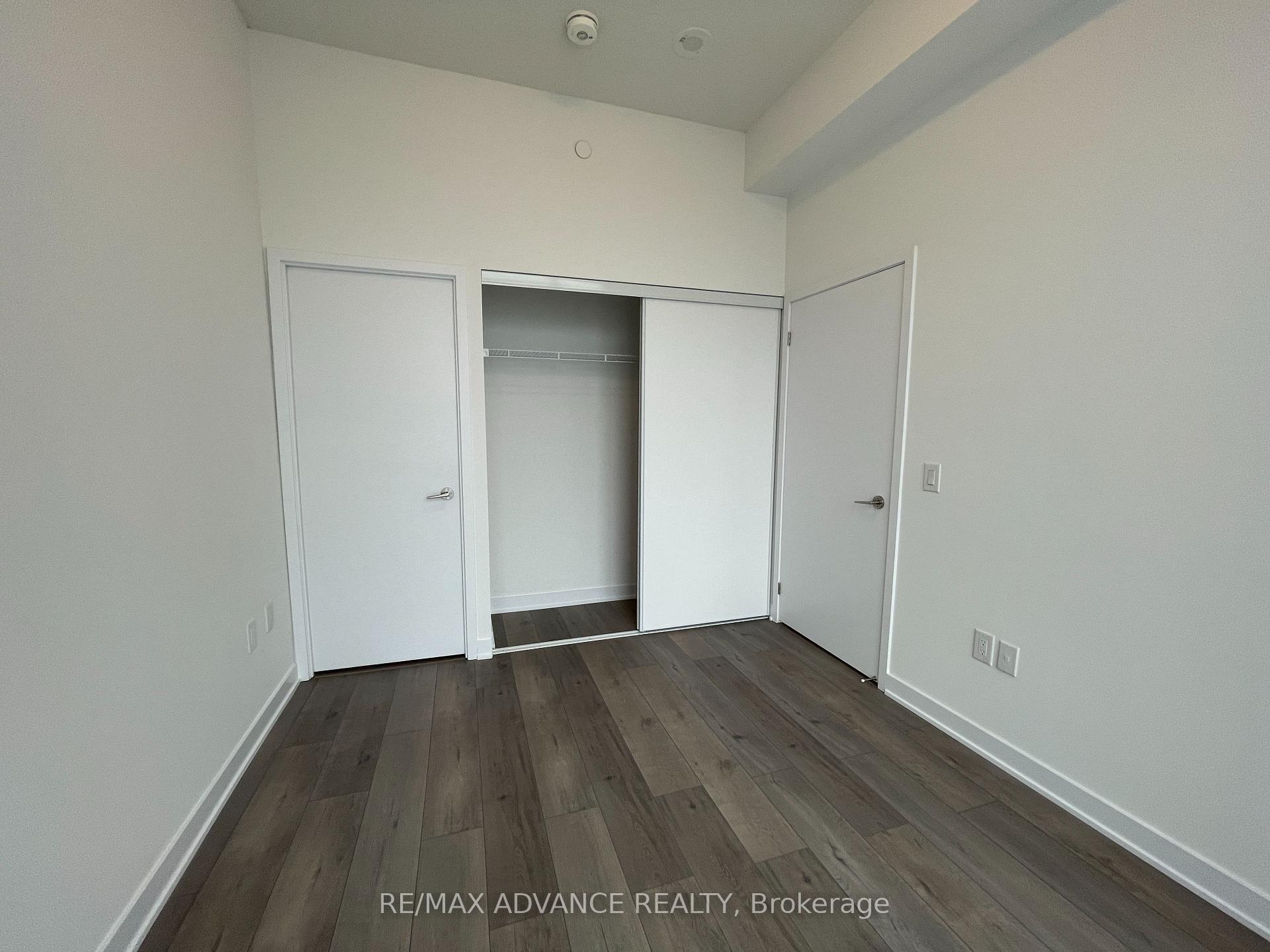 Photo 5 of Unit 521, 10 Honeycrisp Crescent, Vaughan, Vaughan Corporate Centre — HOMEH
