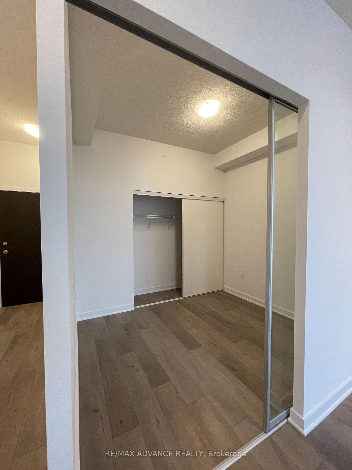Photo 6 of Unit 521, 10 Honeycrisp Crescent, Vaughan, Vaughan Corporate Centre — HOMEH