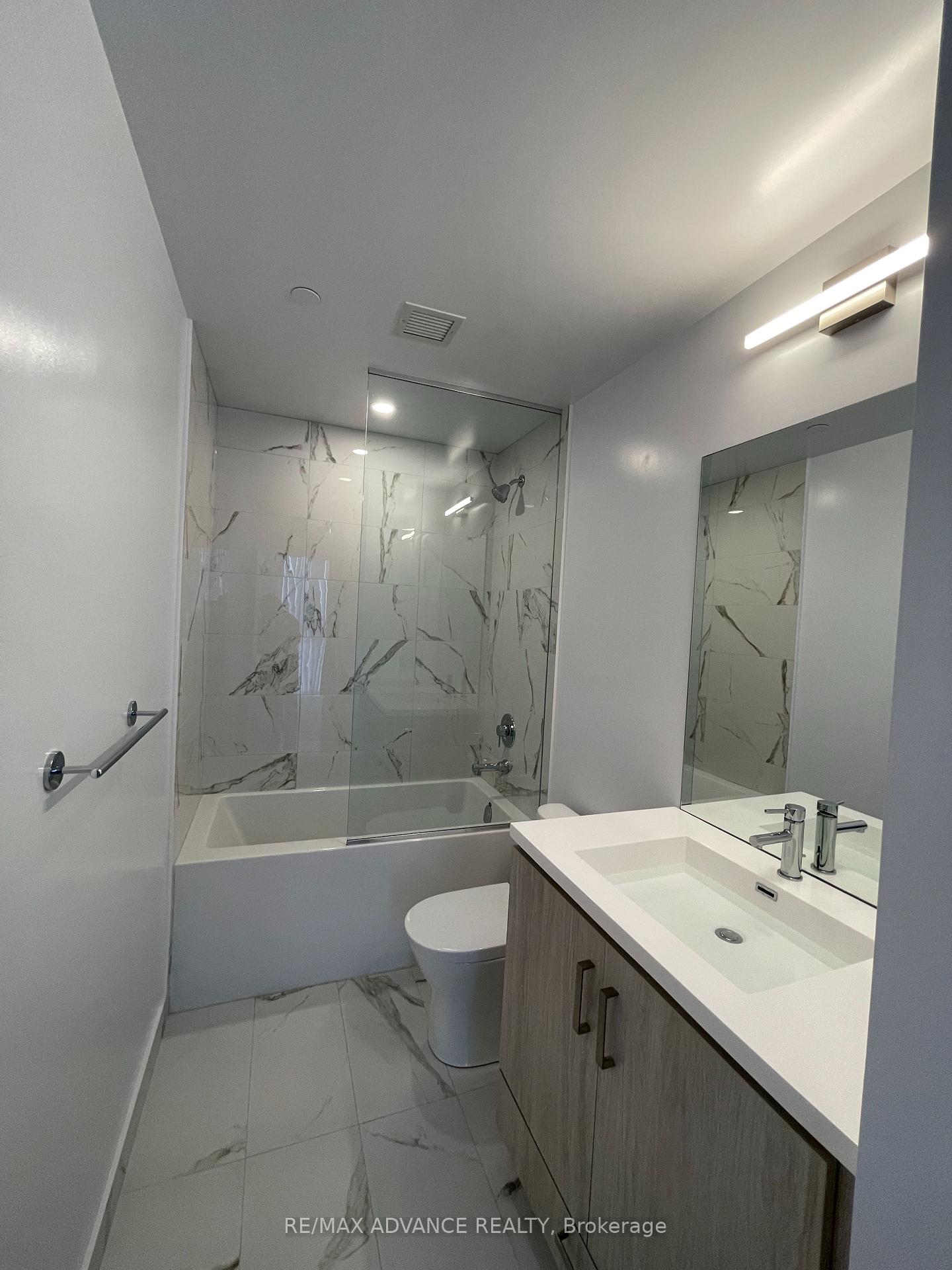 Photo 8 of Unit 521, 10 Honeycrisp Crescent, Vaughan, Vaughan Corporate Centre — HOMEH