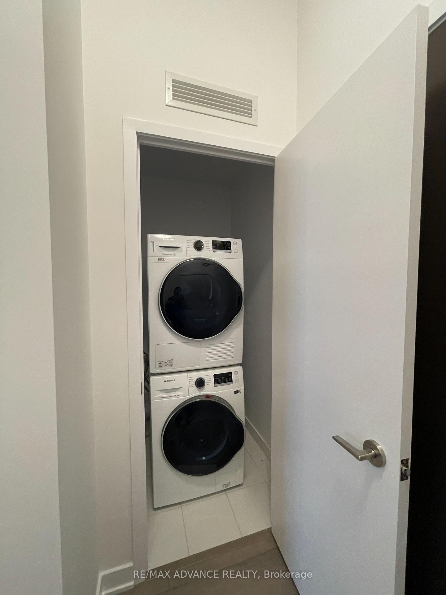 Photo 9 of Unit 521, 10 Honeycrisp Crescent, Vaughan, Vaughan Corporate Centre — HOMEH