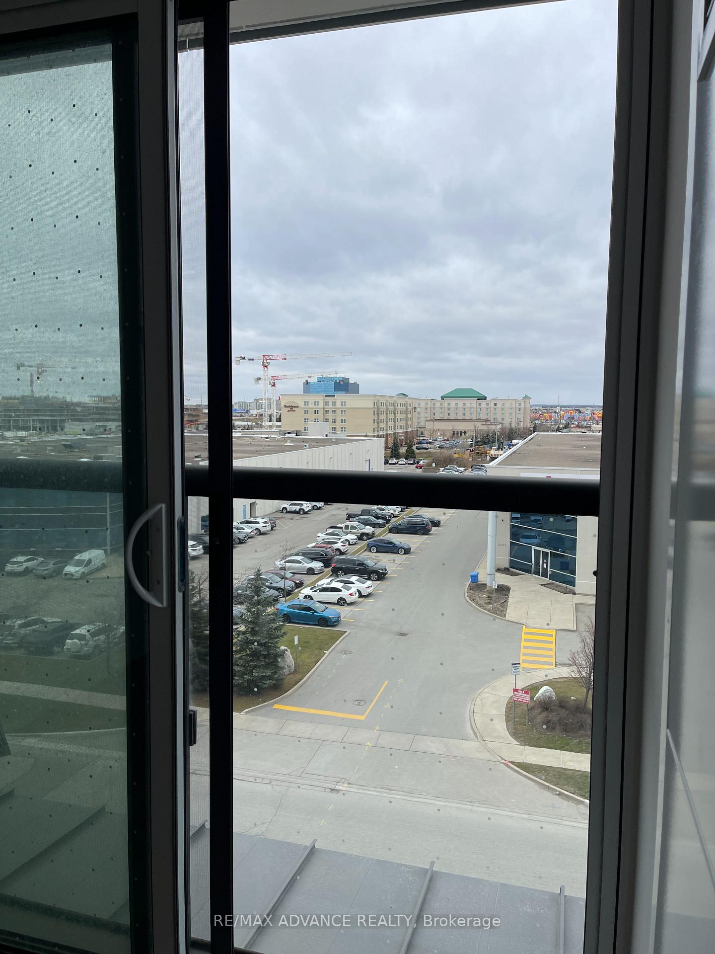 Photo 10 of Unit 521, 10 Honeycrisp Crescent, Vaughan, Vaughan Corporate Centre — HOMEH