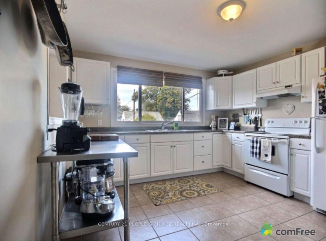 Photo 3 of Unit 2, 3784 Sinnicks Avenue, Niagara Falls, Church's Lane — HOMEH