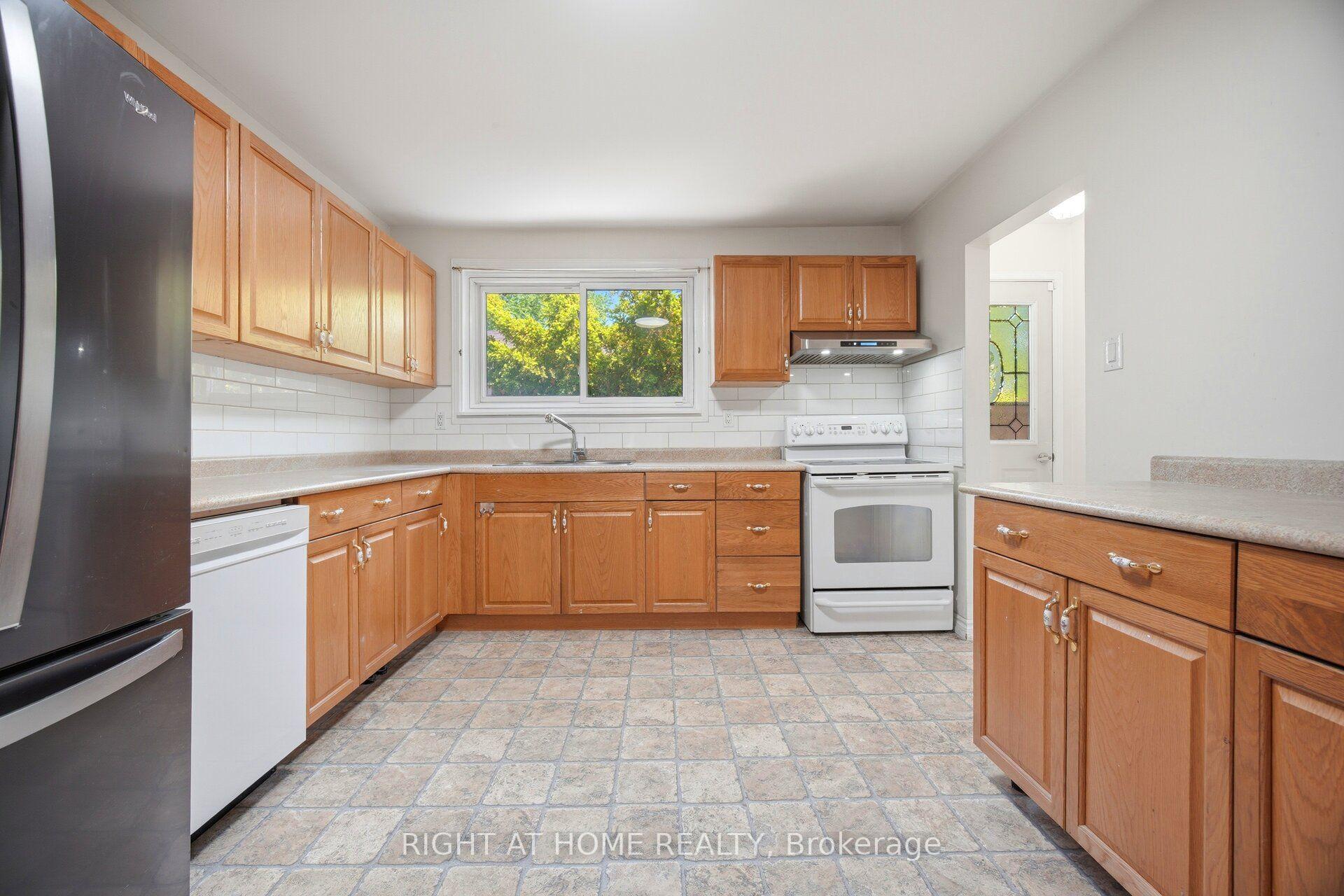 Photo 39 of 59 Edenborough Drive, Brampton, Southgate — HOMEH