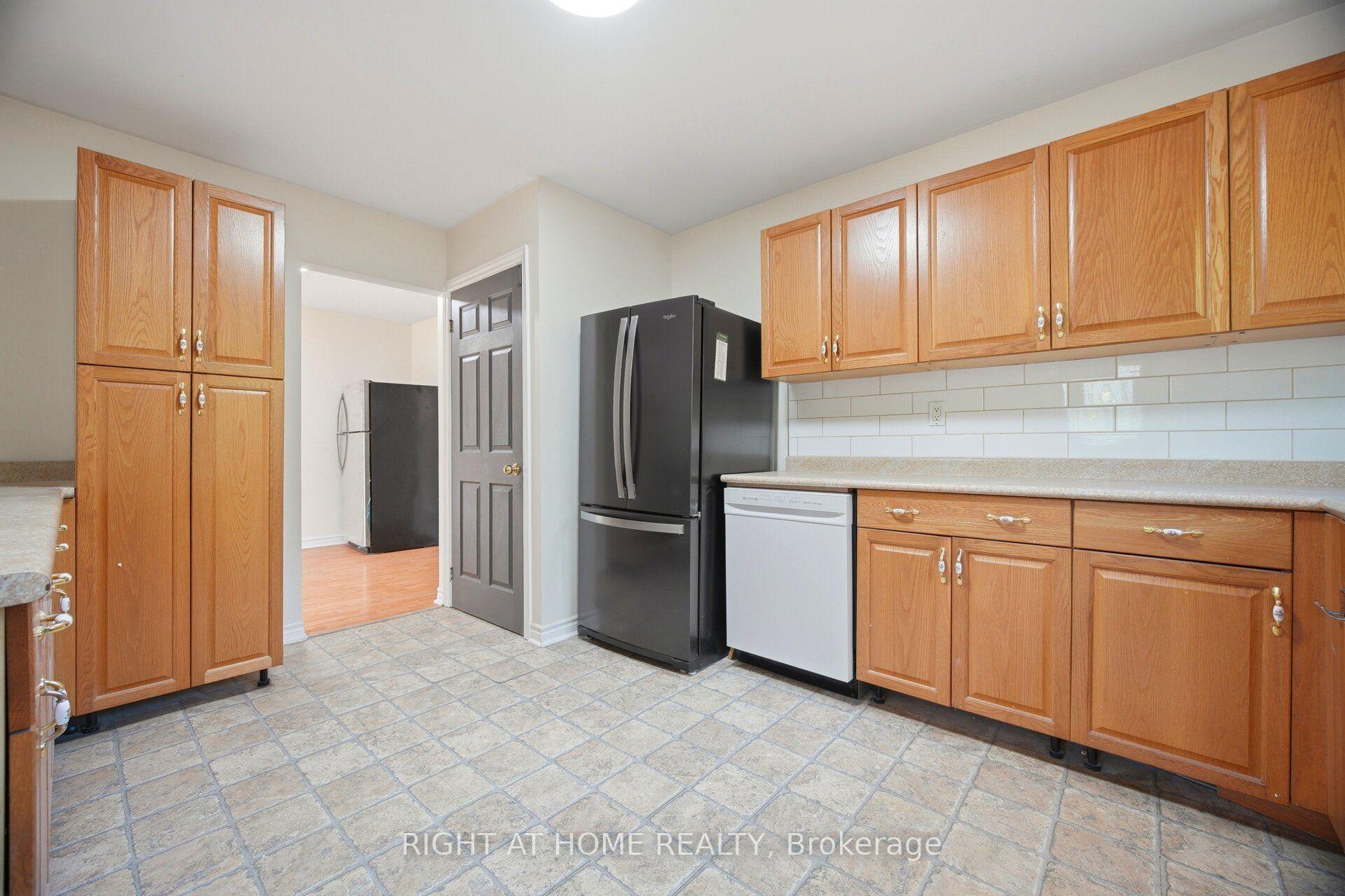 Photo 40 of 59 Edenborough Drive, Brampton, Southgate — HOMEH