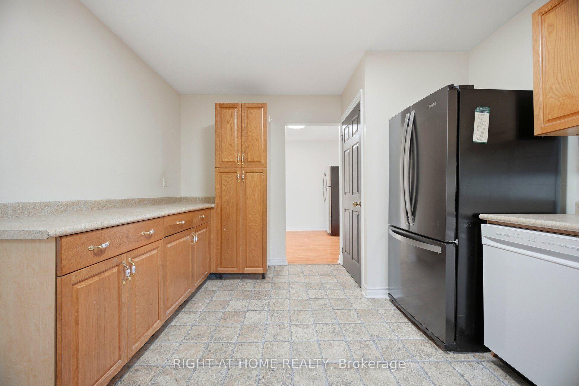 Photo 42 of 59 Edenborough Drive, Brampton, Southgate — HOMEH
