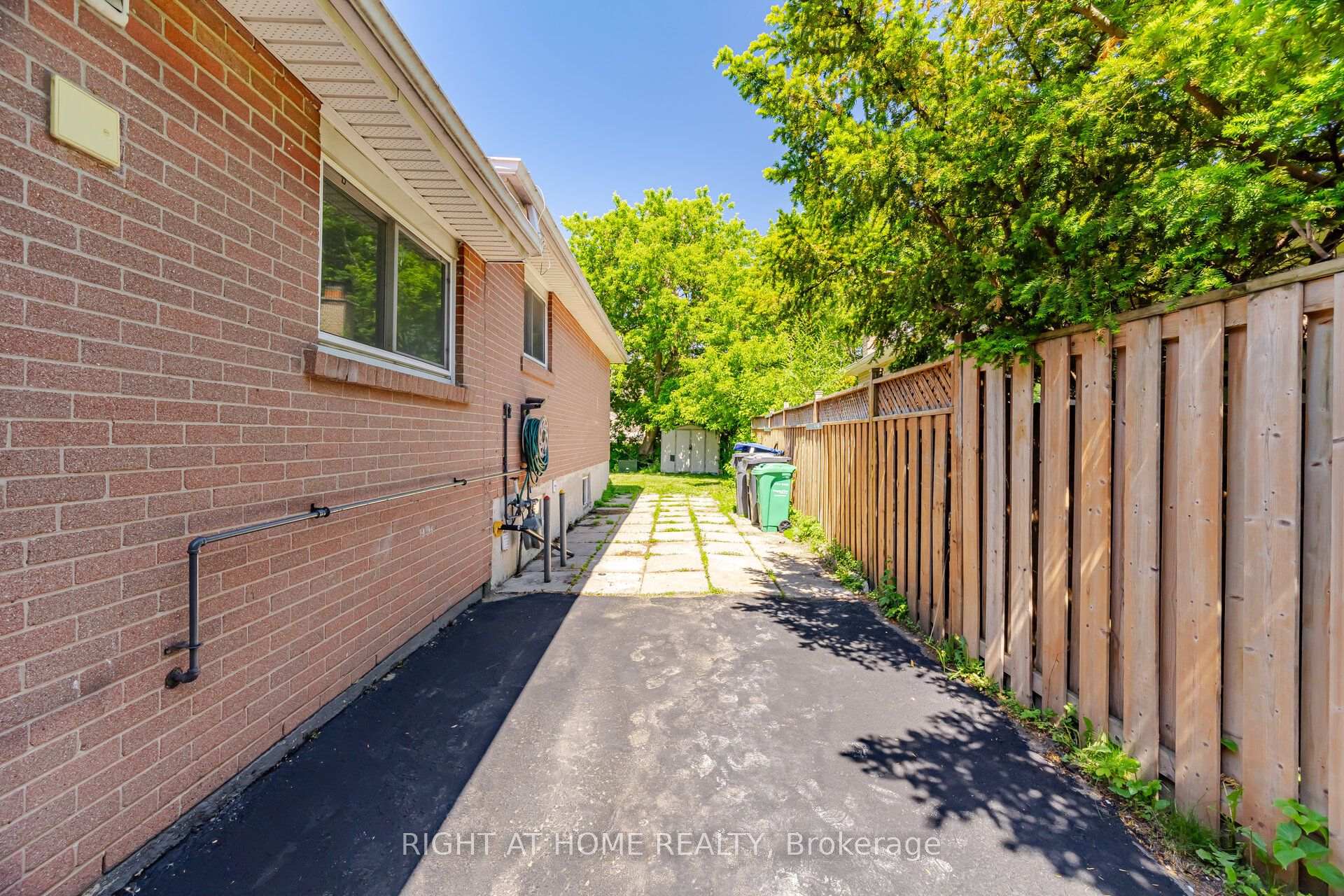 Photo 47 of 59 Edenborough Drive, Brampton, Southgate — HOMEH