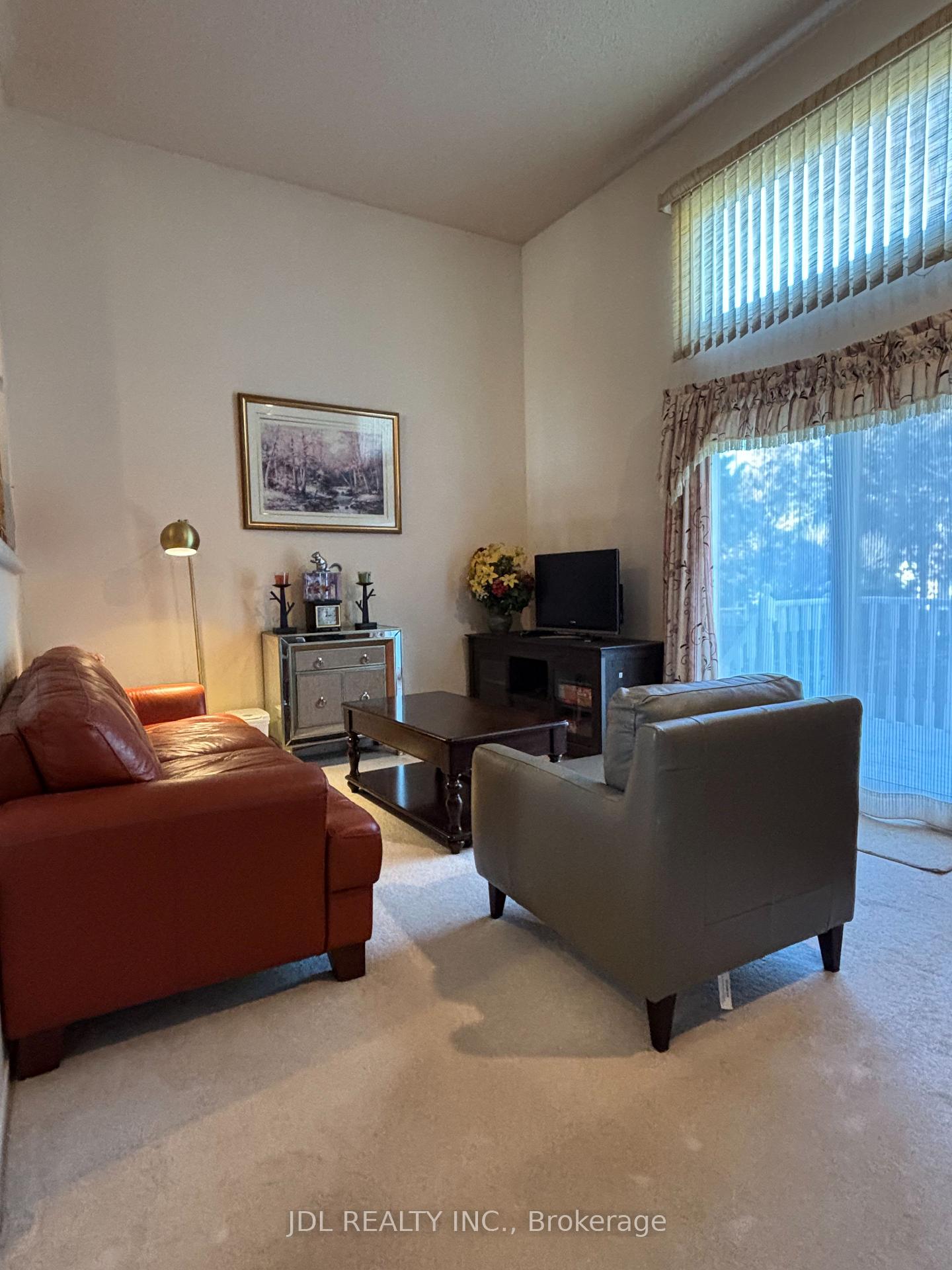 Photo 5 of 65 Cottonwood Court, Markham, Bayview Fairway-Bayview Country Club Estates — HOMEH