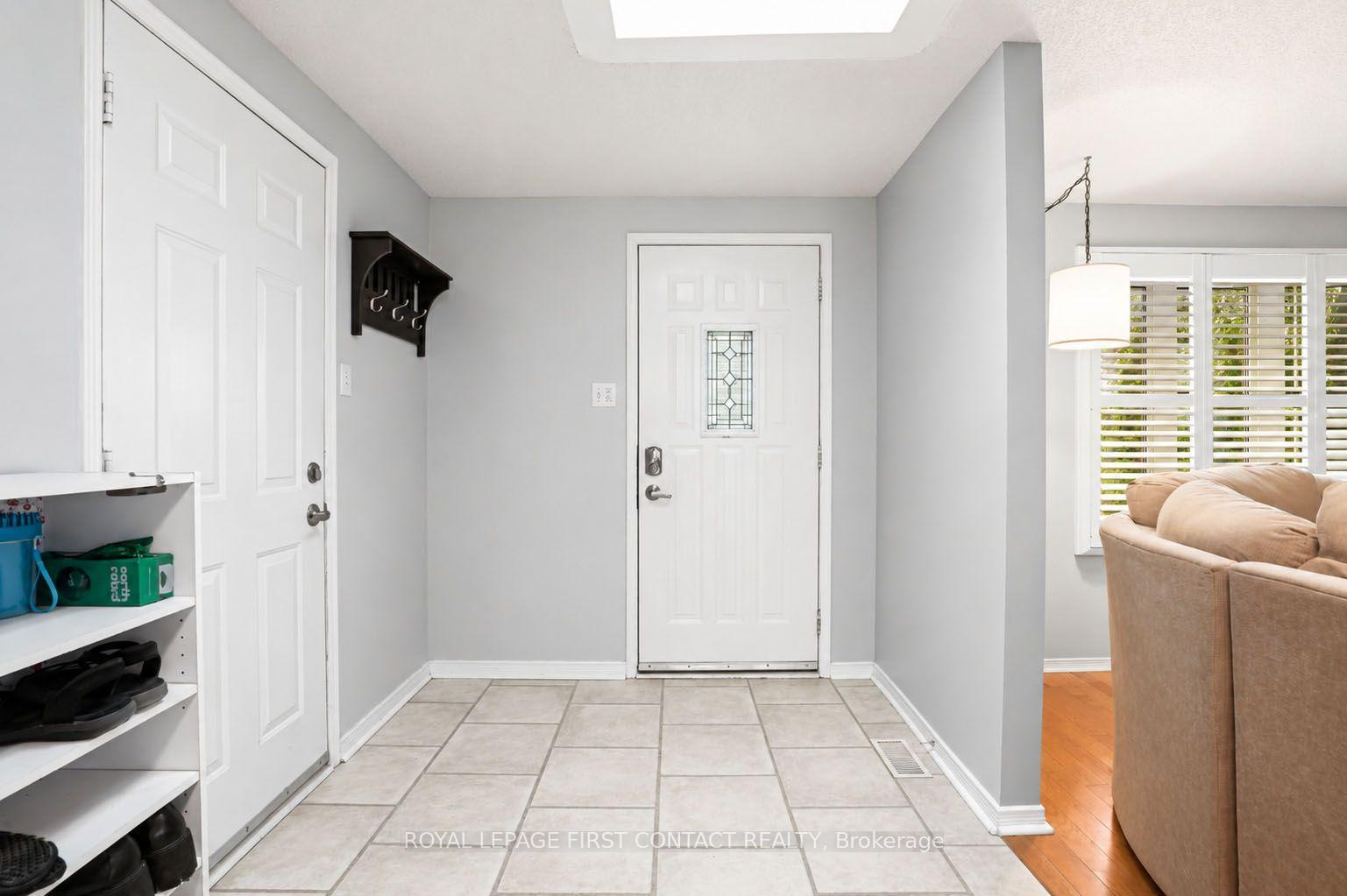 Photo 4 of 46 Jones Drive, Barrie, Grove East — HOMEH