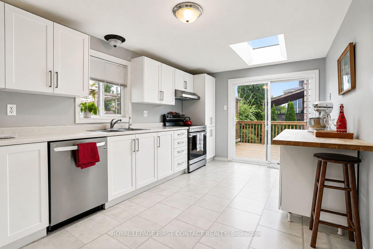 Photo 10 of 46 Jones Drive, Barrie, Grove East — HOMEH