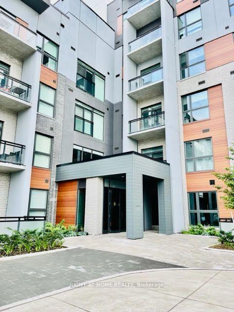Front of Unit 29, 95 Dundas Street W
