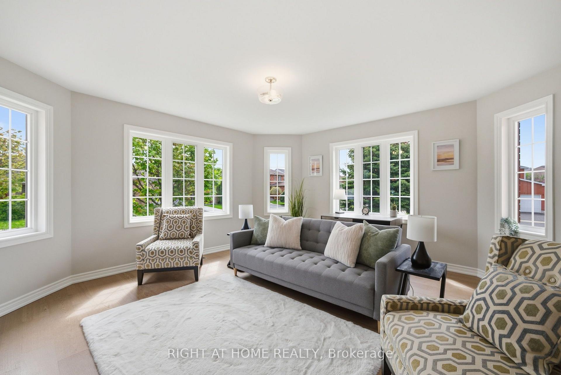 Photo 3 of 446 Stonegate Avenue, Oshawa, Samac — HOMEH