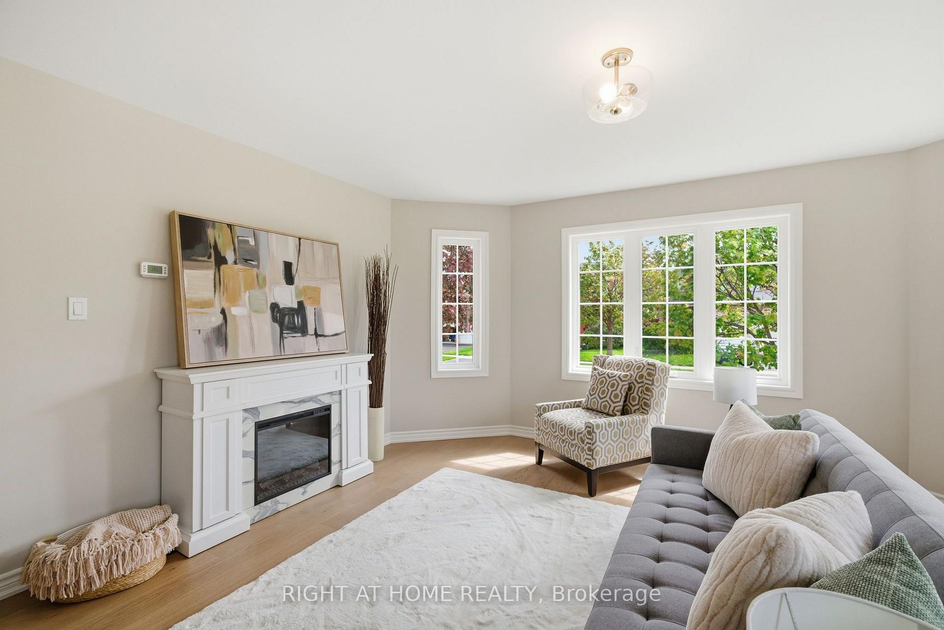 Photo 4 of 446 Stonegate Avenue, Oshawa, Samac — HOMEH