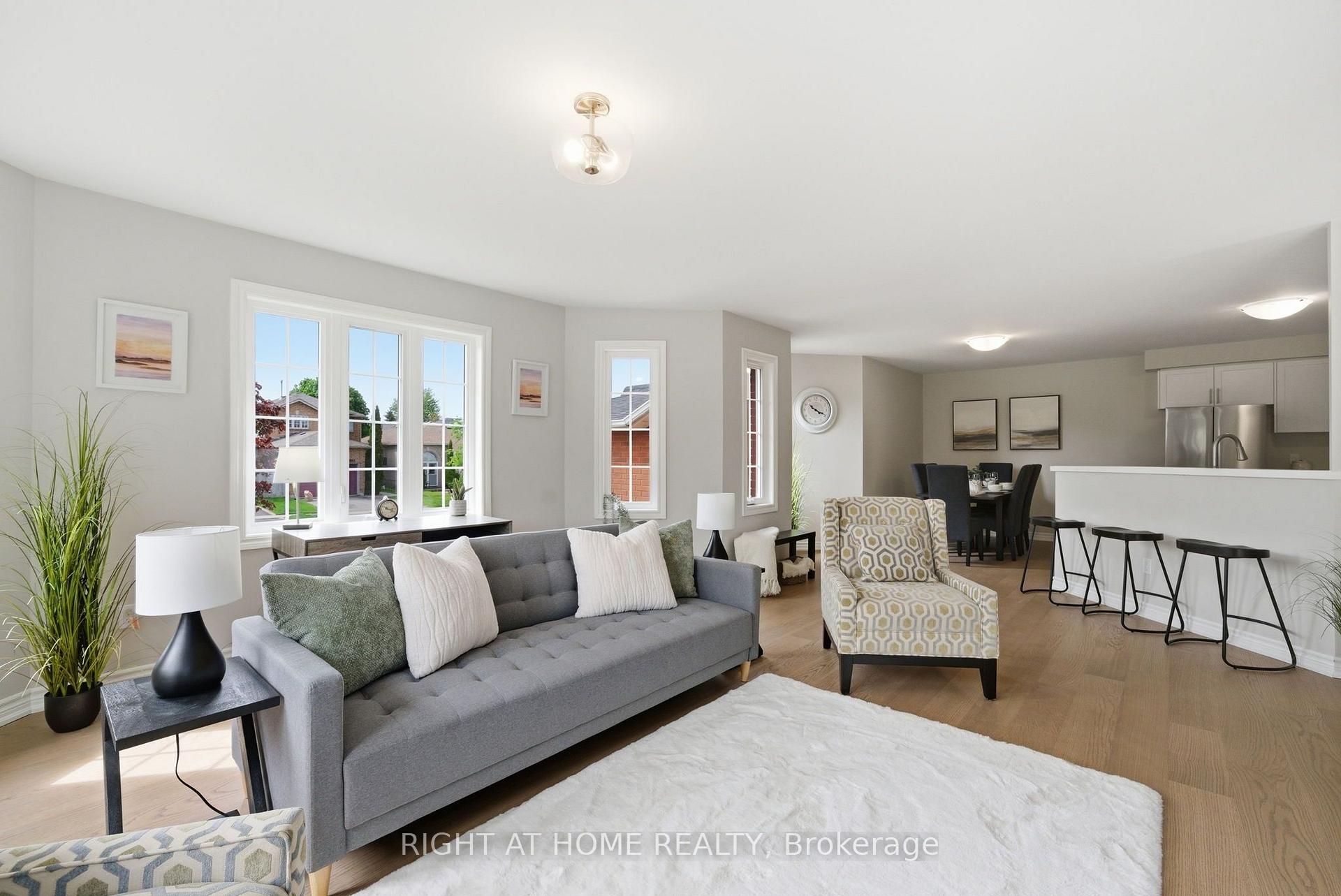 Photo 6 of 446 Stonegate Avenue, Oshawa, Samac — HOMEH
