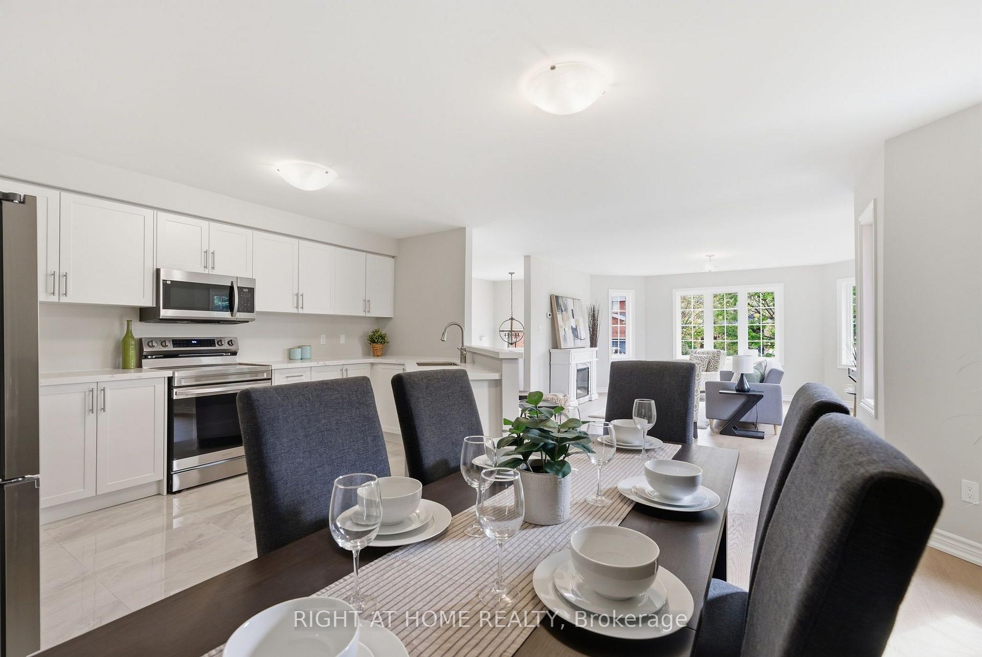 Photo 8 of 446 Stonegate Avenue, Oshawa, Samac — HOMEH