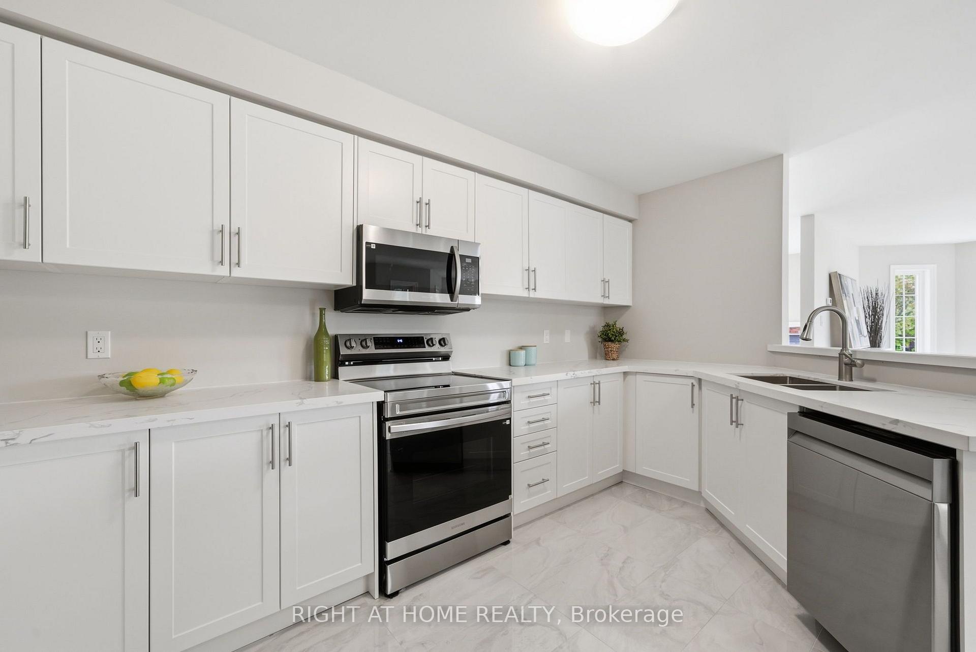 Photo 11 of 446 Stonegate Avenue, Oshawa, Samac — HOMEH
