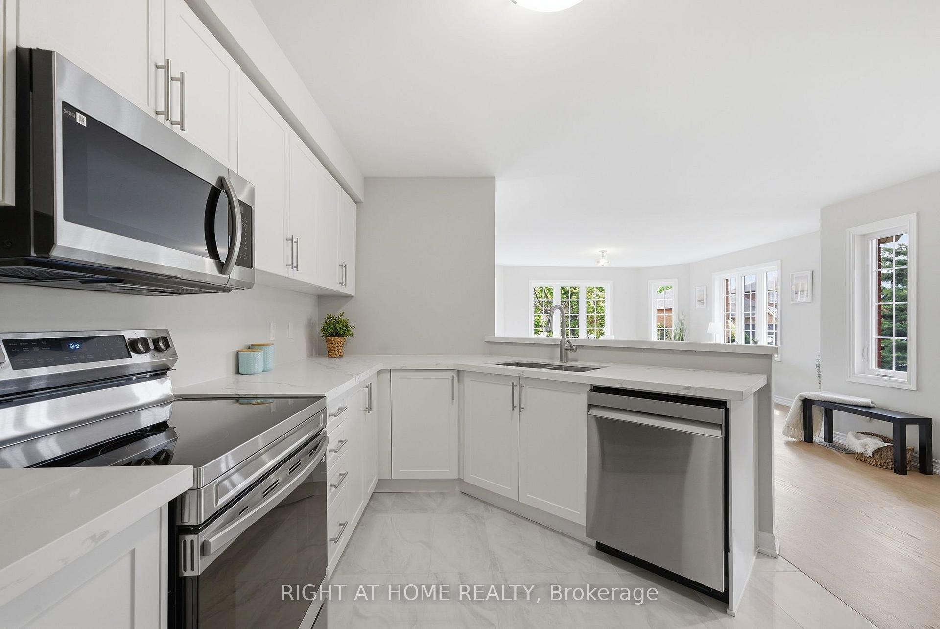 Photo 12 of 446 Stonegate Avenue, Oshawa, Samac — HOMEH