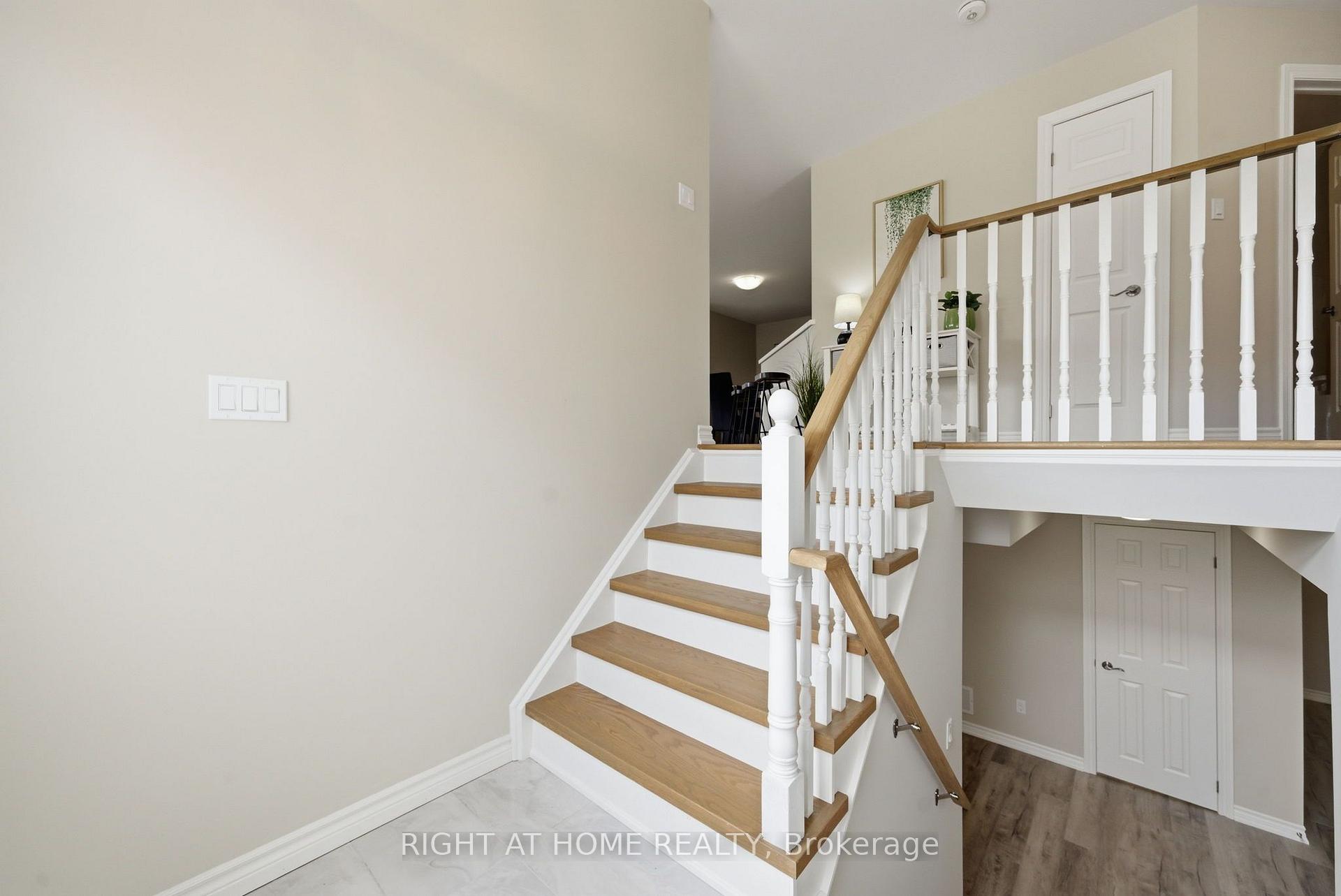 Photo 20 of 446 Stonegate Avenue, Oshawa, Samac — HOMEH