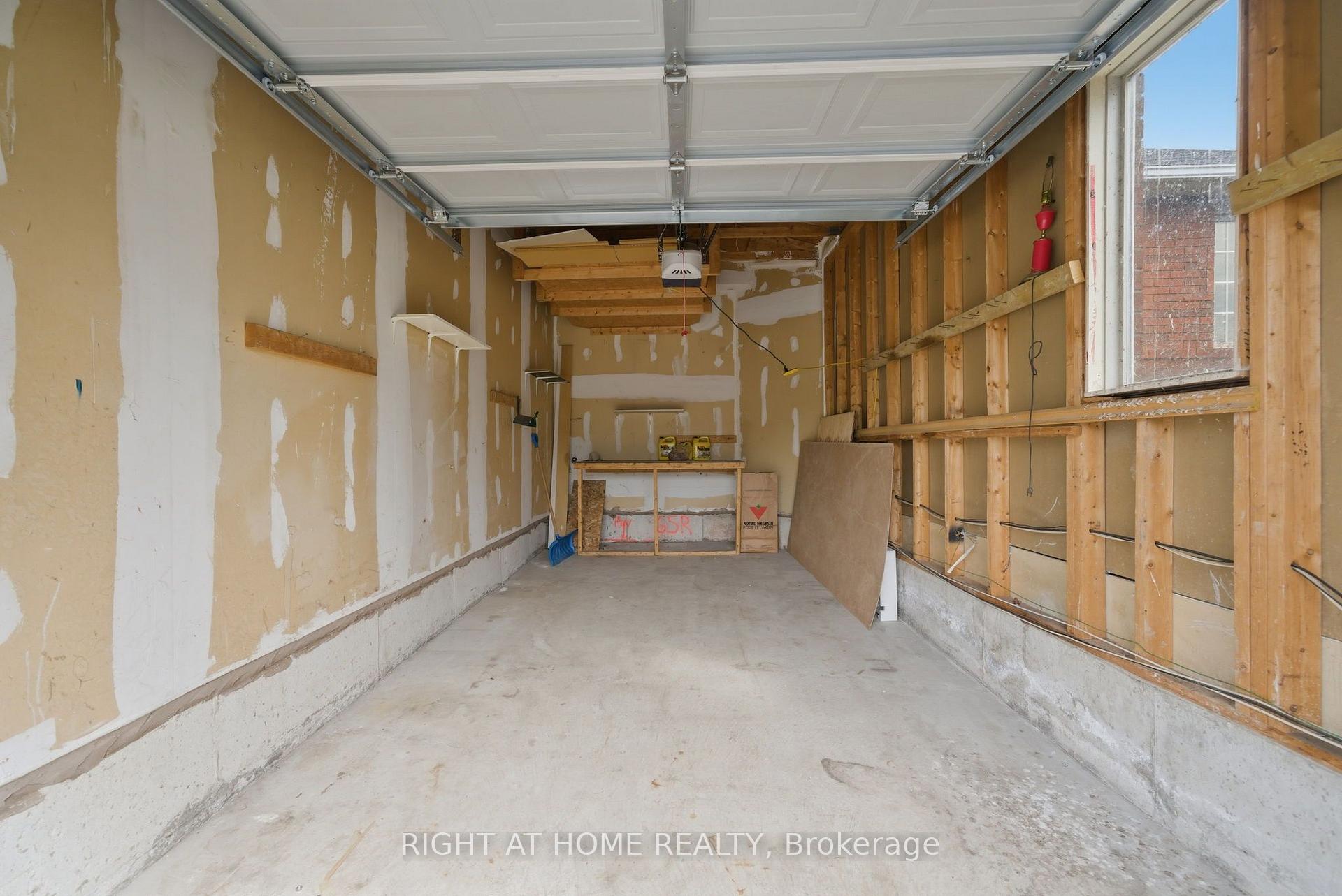 Photo 35 of 446 Stonegate Avenue, Oshawa, Samac — HOMEH