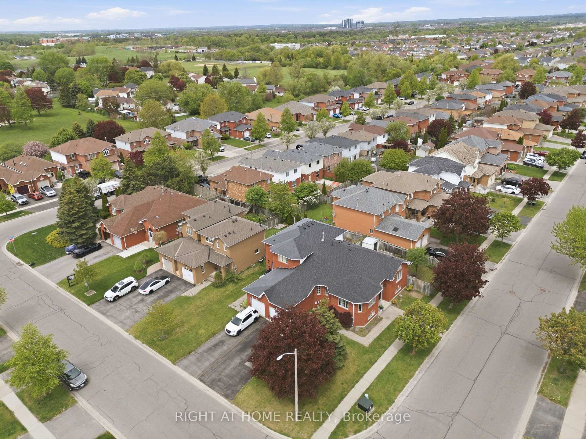 Photo 37 of 446 Stonegate Avenue, Oshawa, Samac — HOMEH